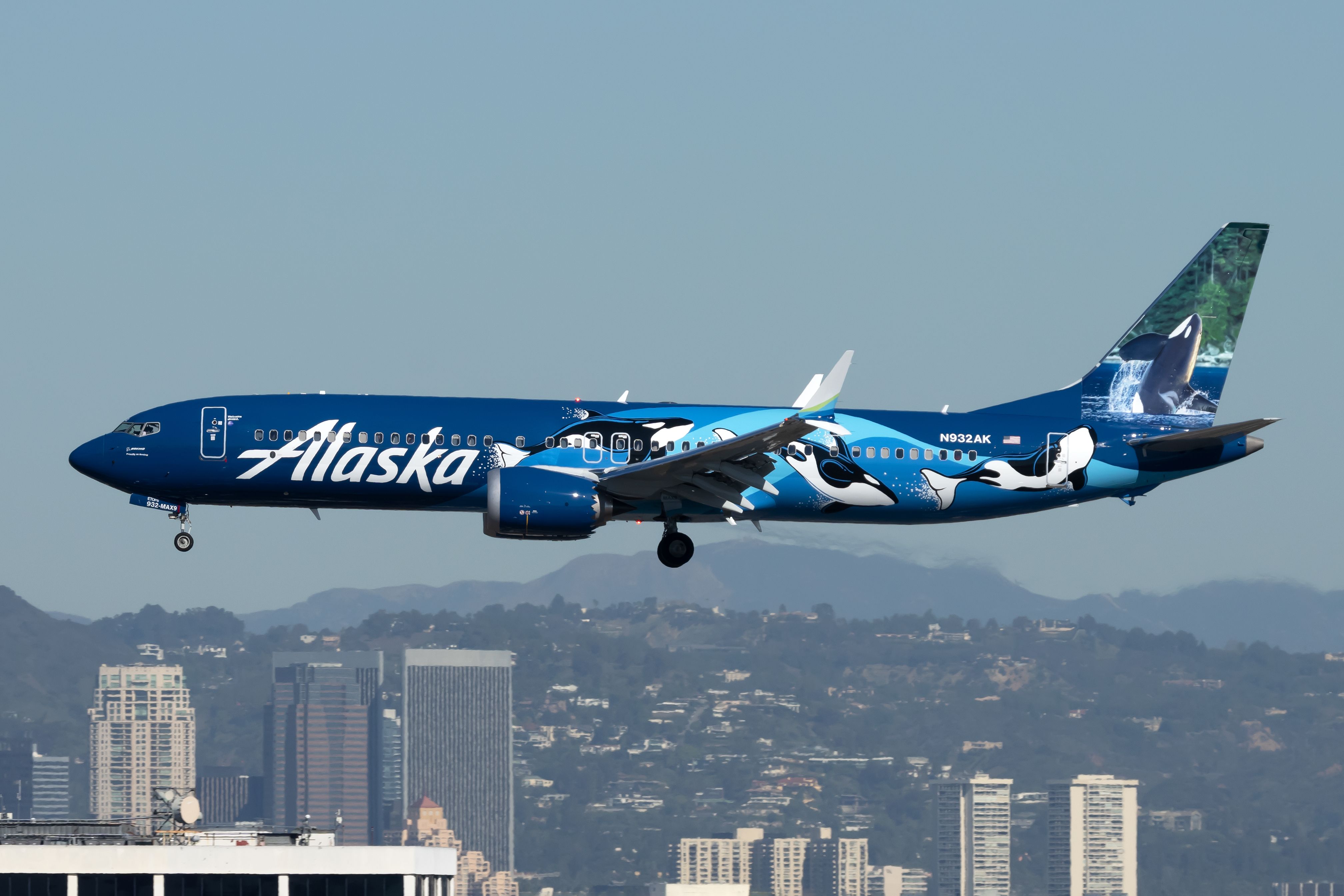 Alaska-Airlines-(Orca-Livery)-Boeing-737-MAX-9-N932AK-(3)-1