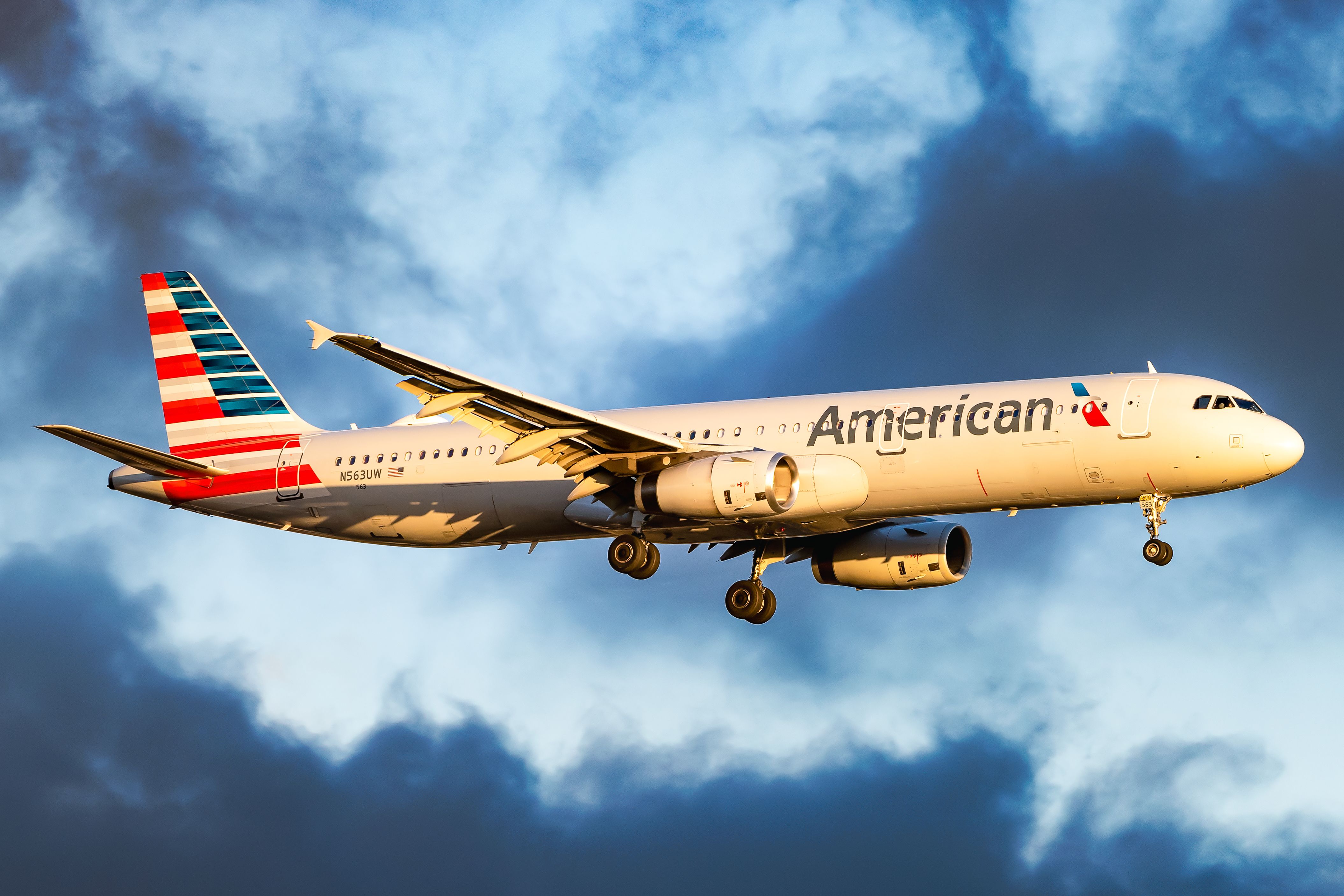 American Airlines Airbus A321-231 N563UW