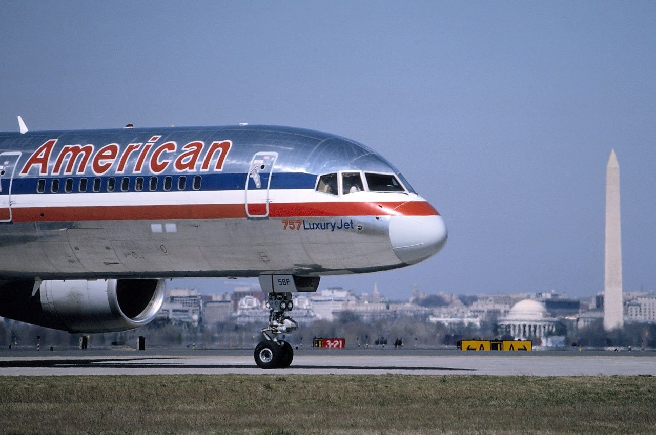 American Airlines Boeing 757 with Washington, DC in the background