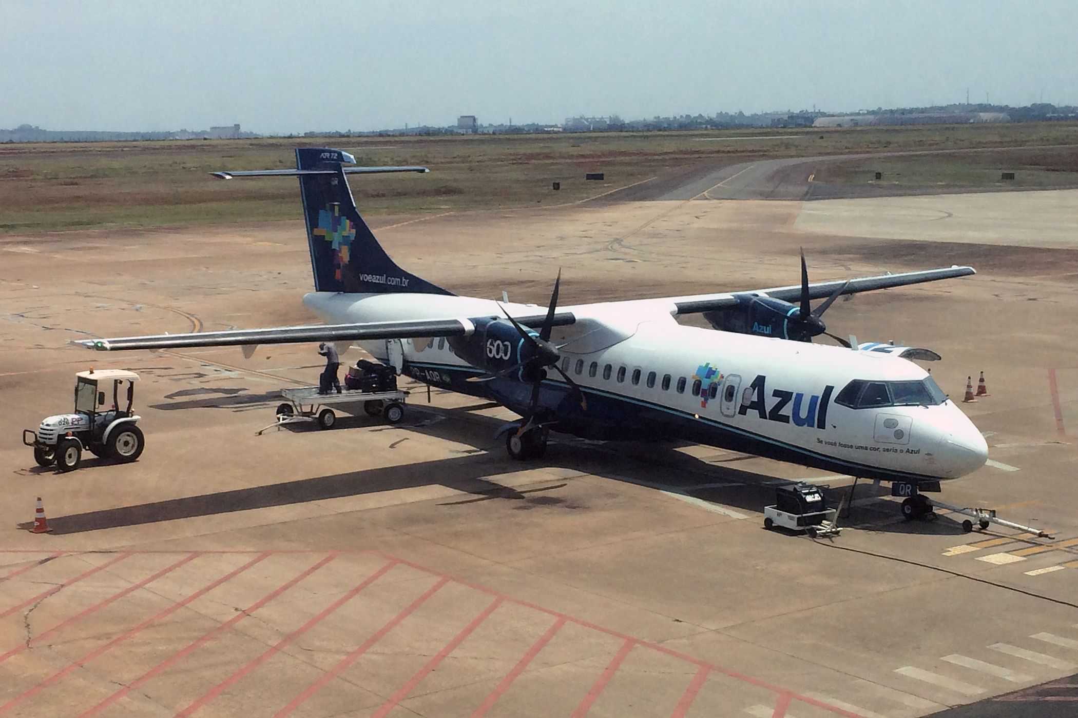An Azul ATR 72-600