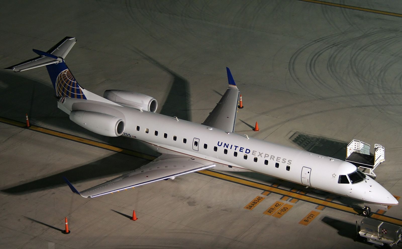 Expressjet ERJ 145 in United Express livery