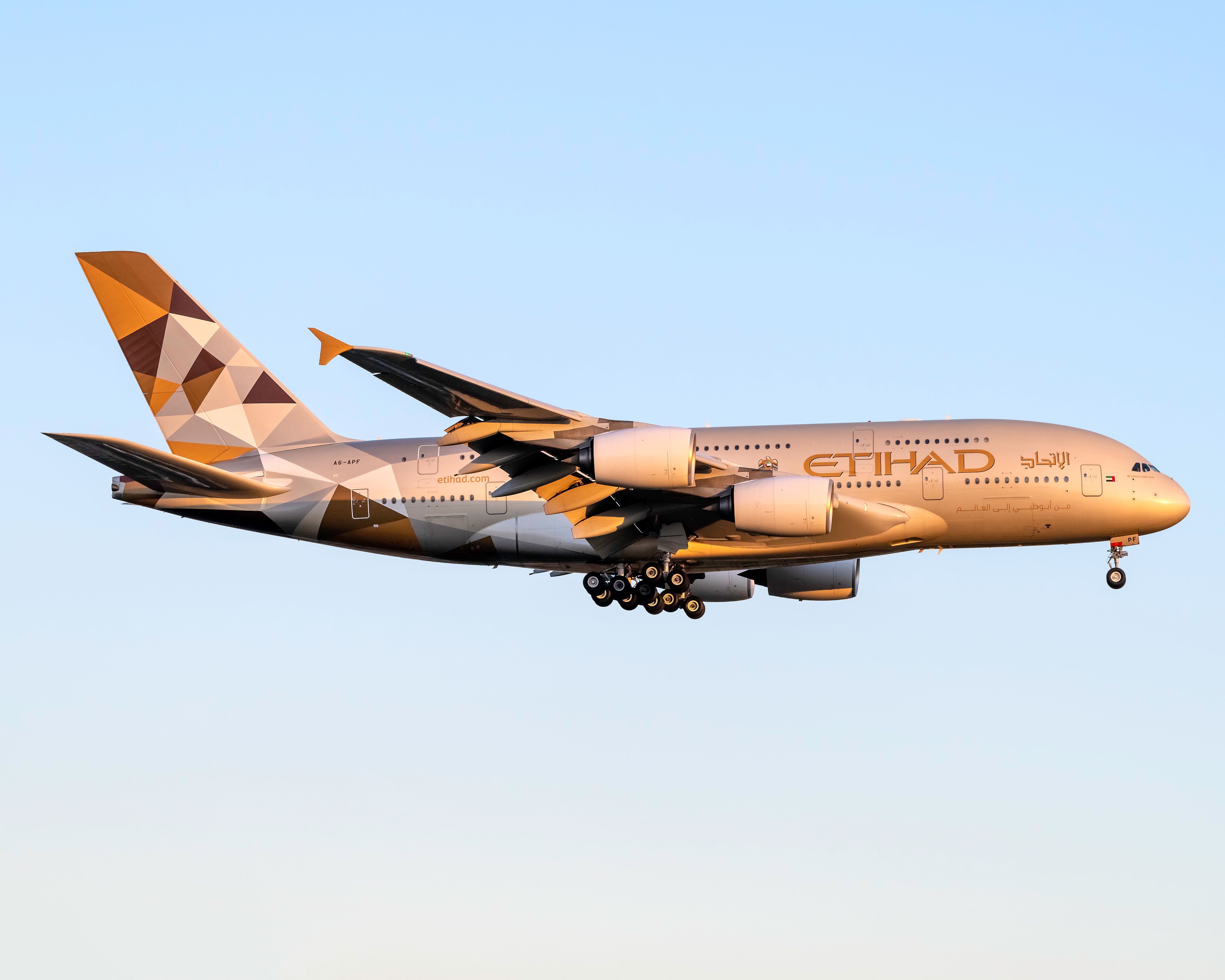 Etihad Still Reviewing The Business Case For the Airbus A380 'Very