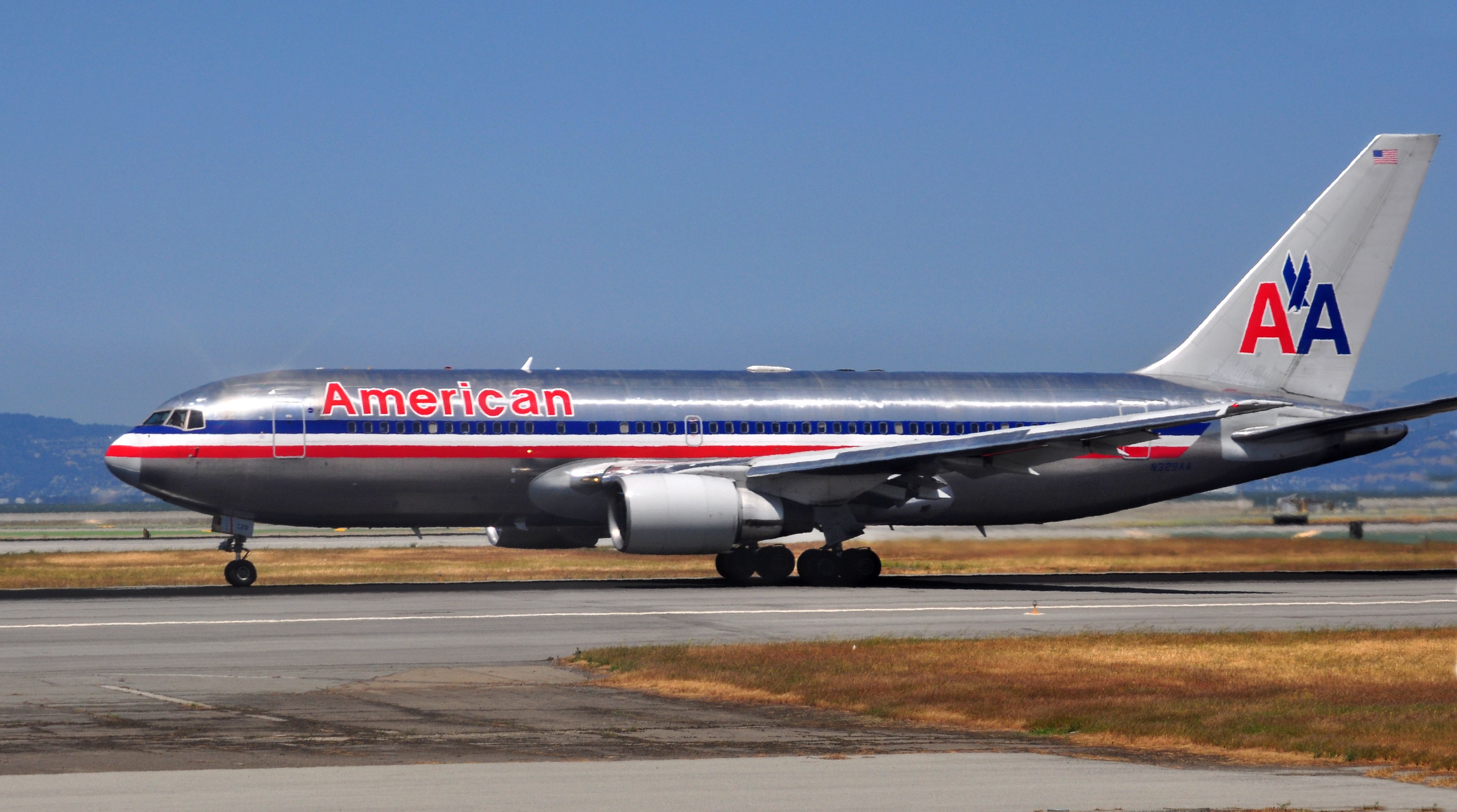 American Airlines Boeing 767 taxiing