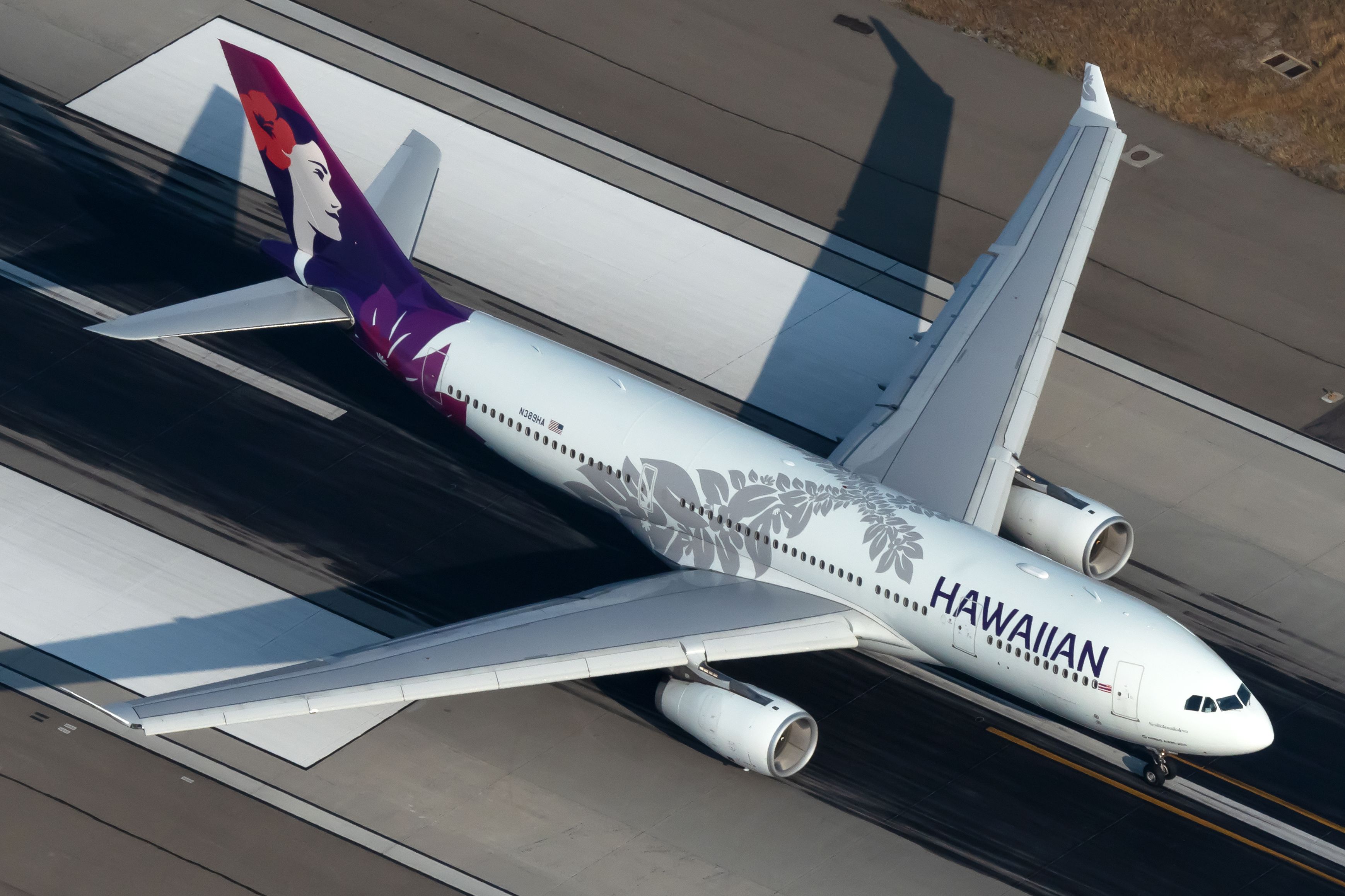 A Hawaiian Airlines Airbus A330-200 on Los Angeles International Airport runway. 