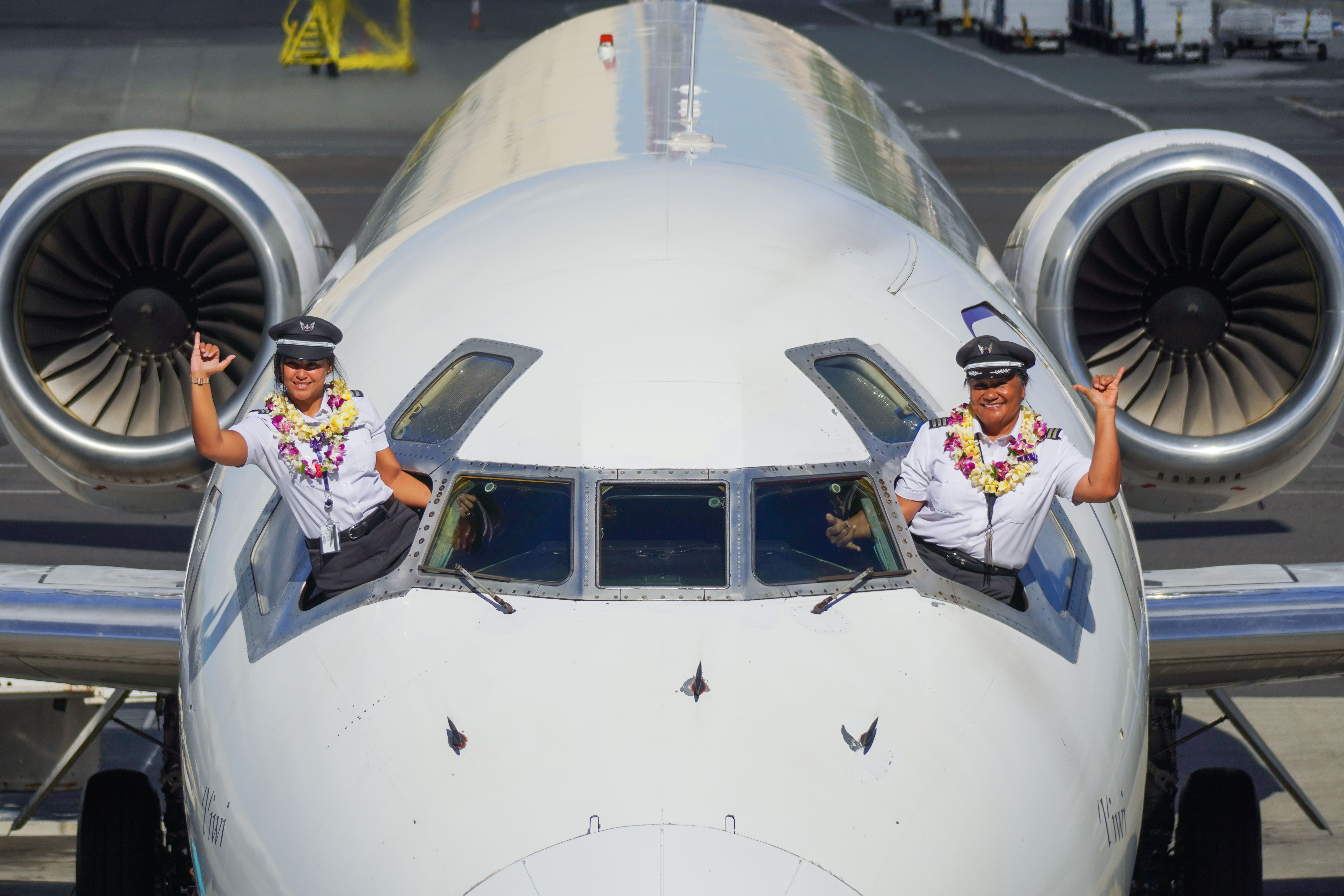 El dúo piloto de madre e hija de Hawaiian Airlines llega a los cielos