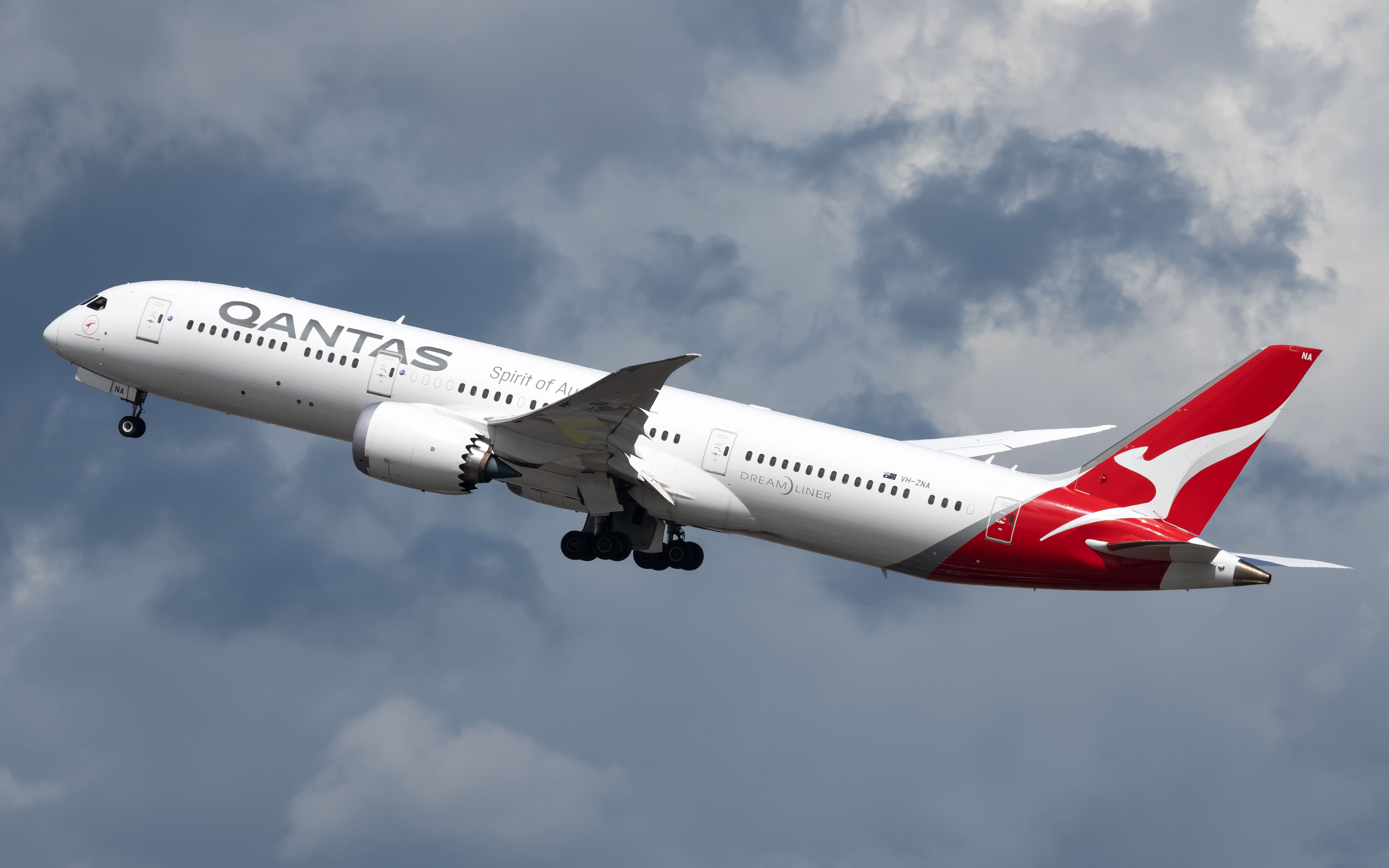 Qantas Boeing 787-9 Dreamliner VH-ZNA 