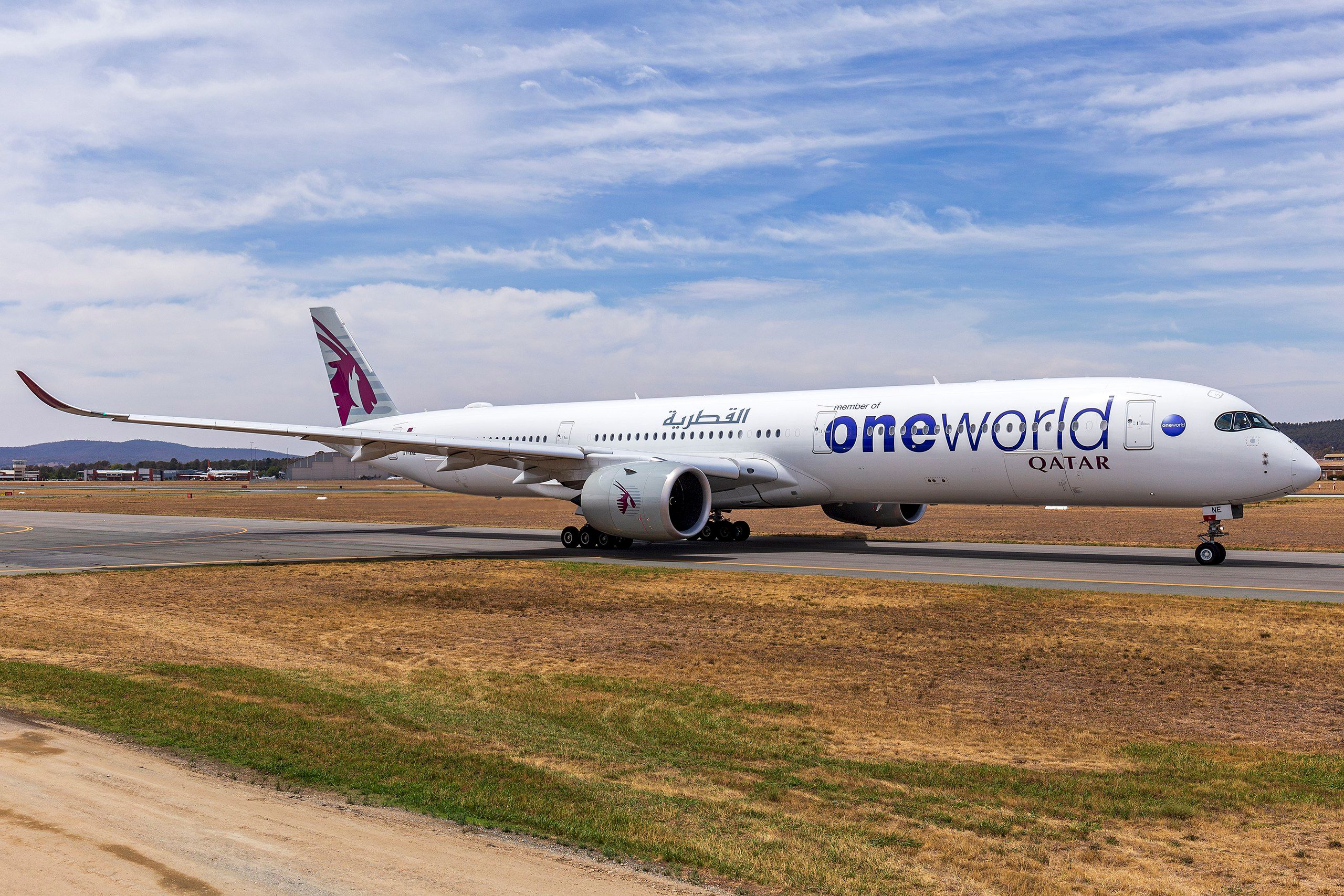 Qatar_Airways_(A7-ANE)_Airbus_A350-1041_taxiing_at_Canberra_Airport_(1)