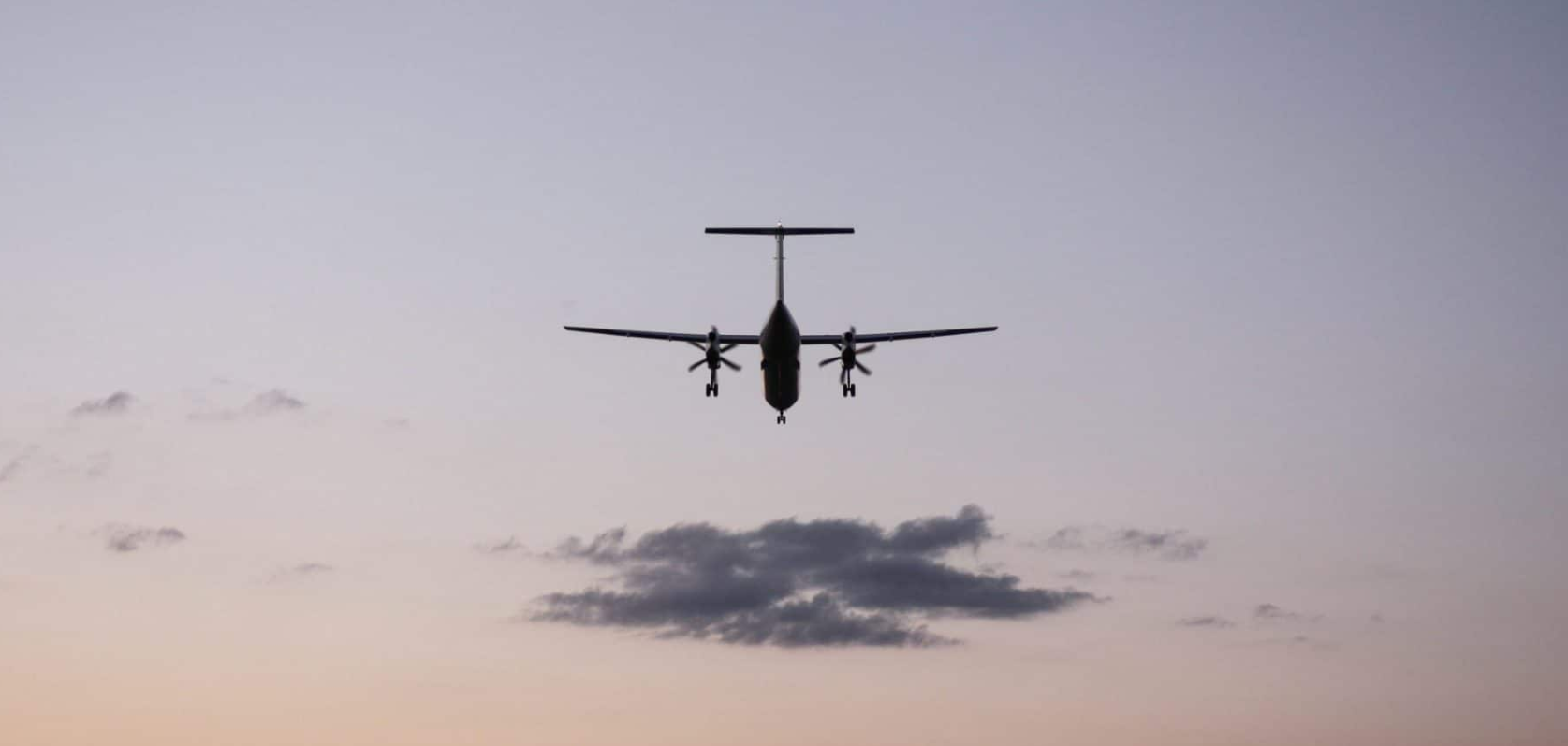 Jazz-Air-Dash-8-Silhouette