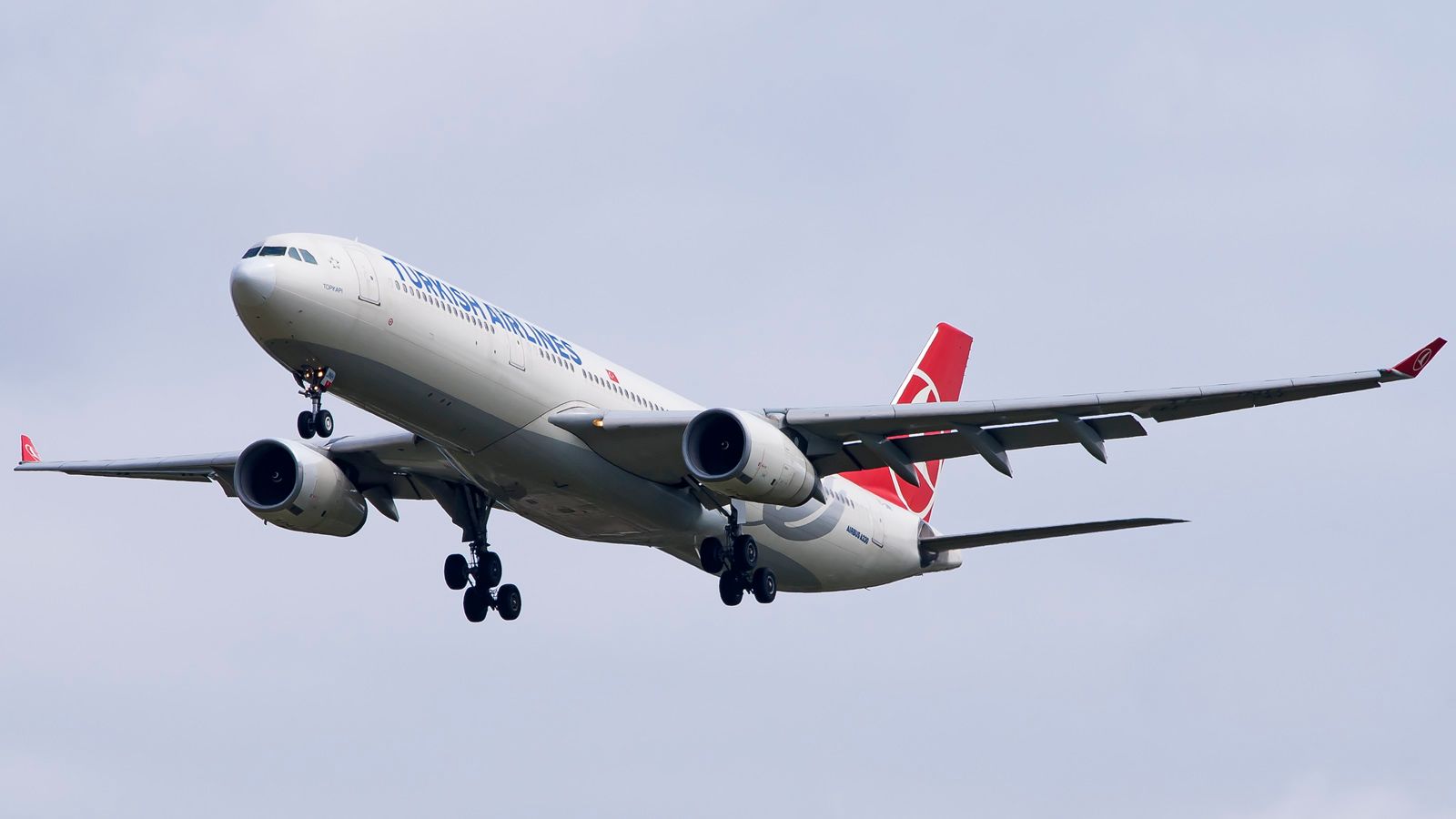 Turkish Airlines A330-300 landing