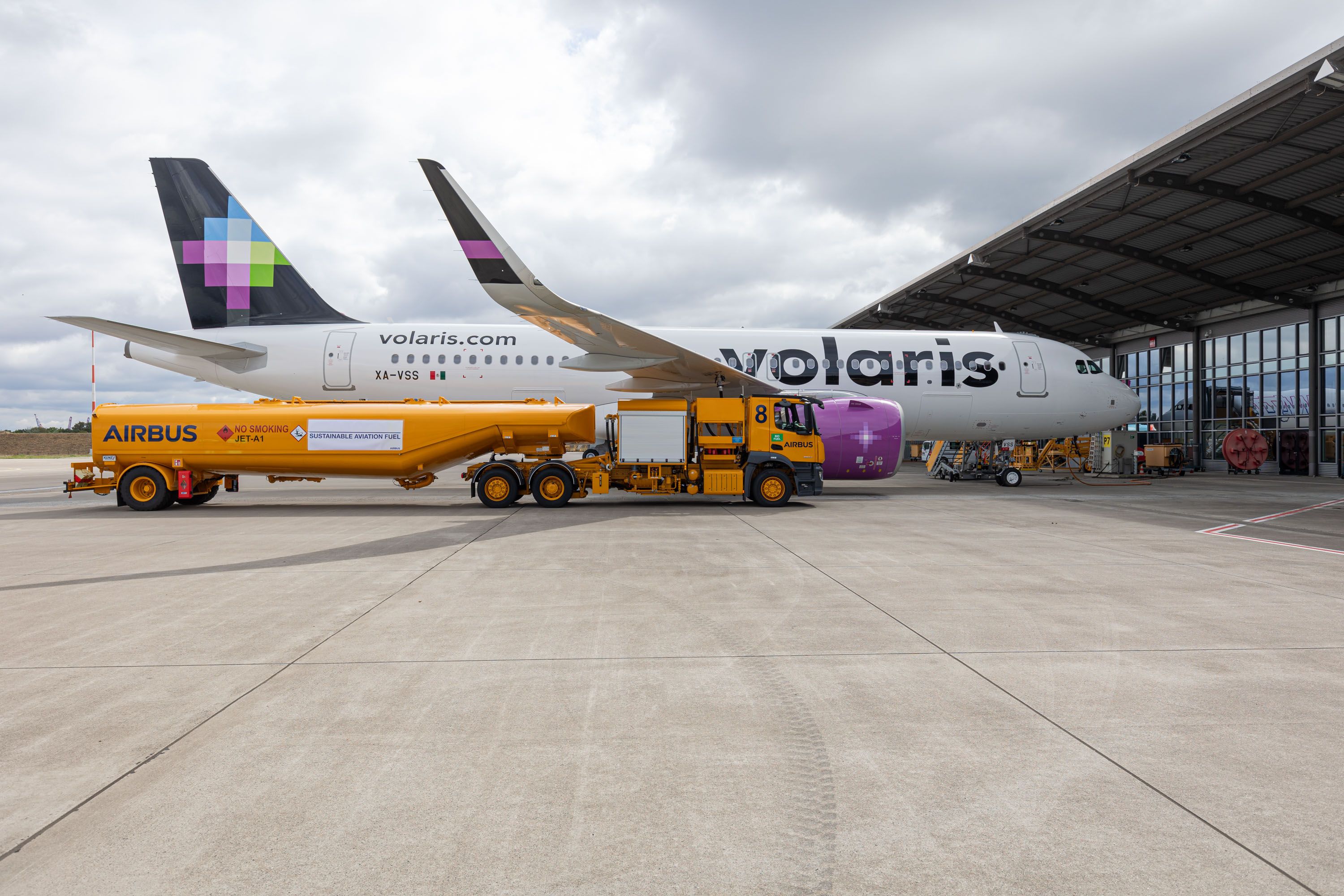 A Volaris aircraft being refueled with SAF