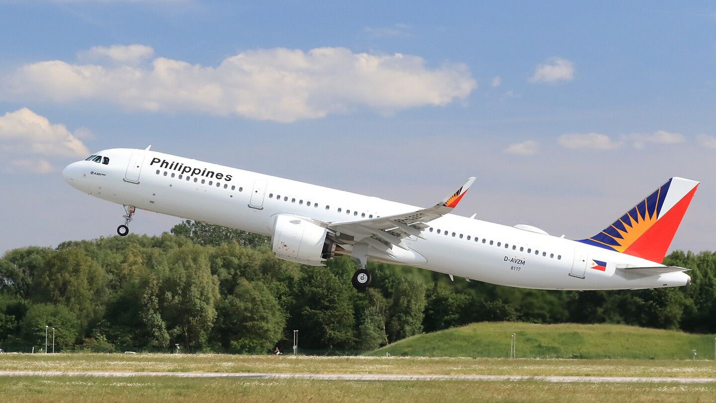 Airbus A321neo of Philippines Airlines take-off