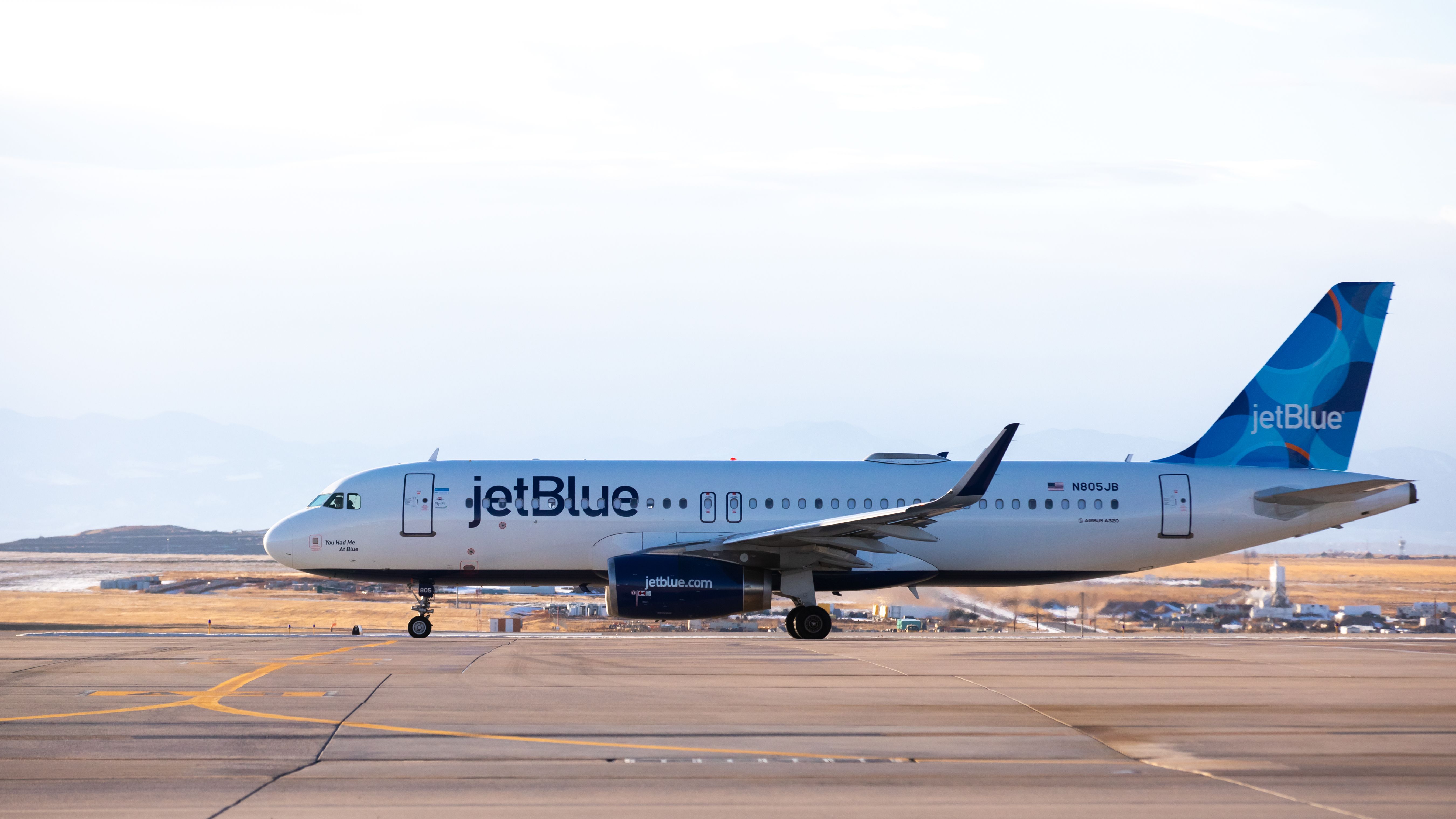 JetBlue Airbus A320 on taxiway