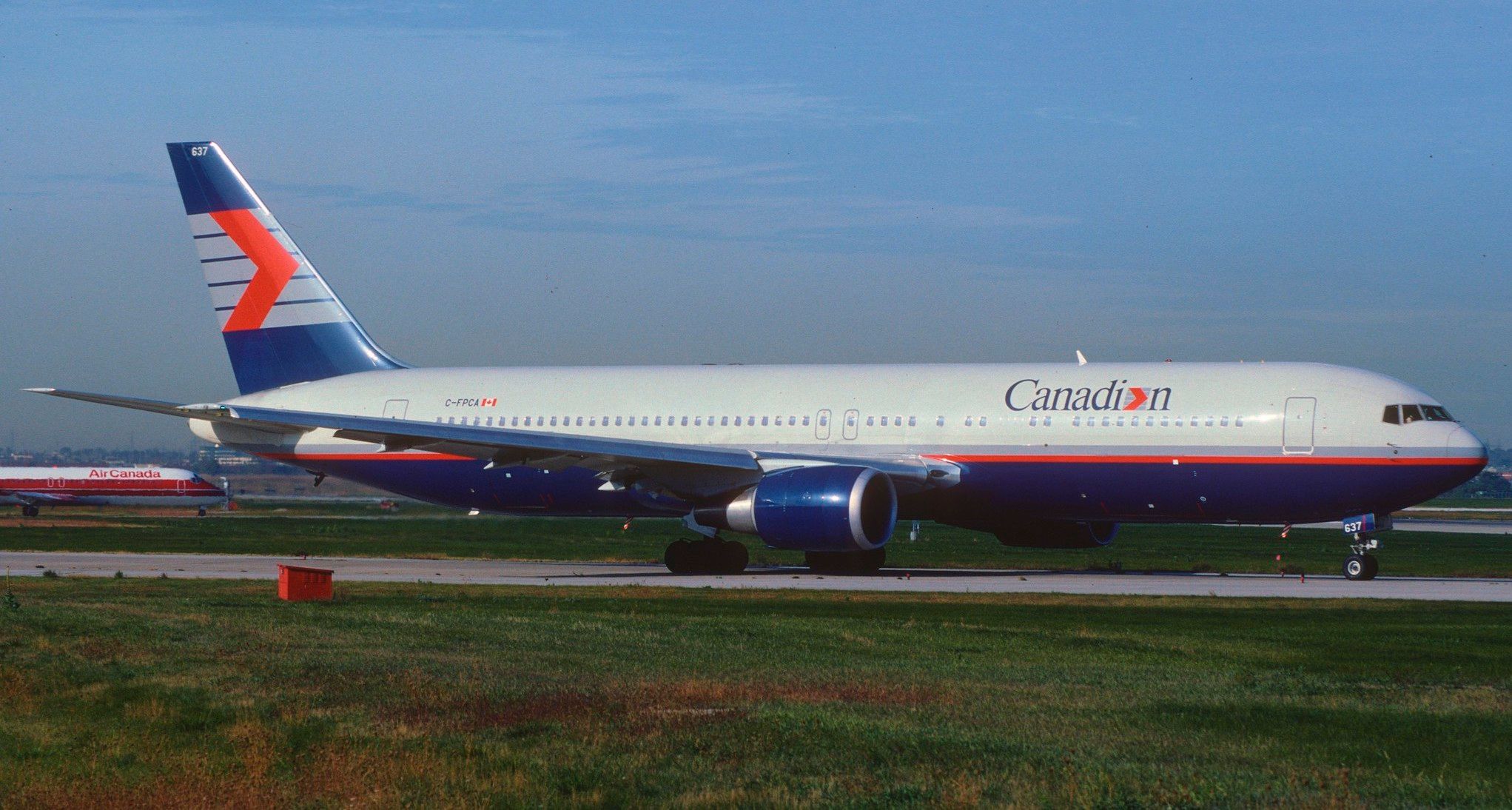 ¿Cuáles son los aviones activos más antiguos de Air Canada?