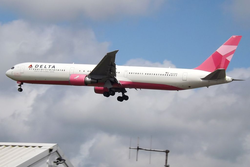 Delta Air Lines Boeing 767 Breast Cancer Livery