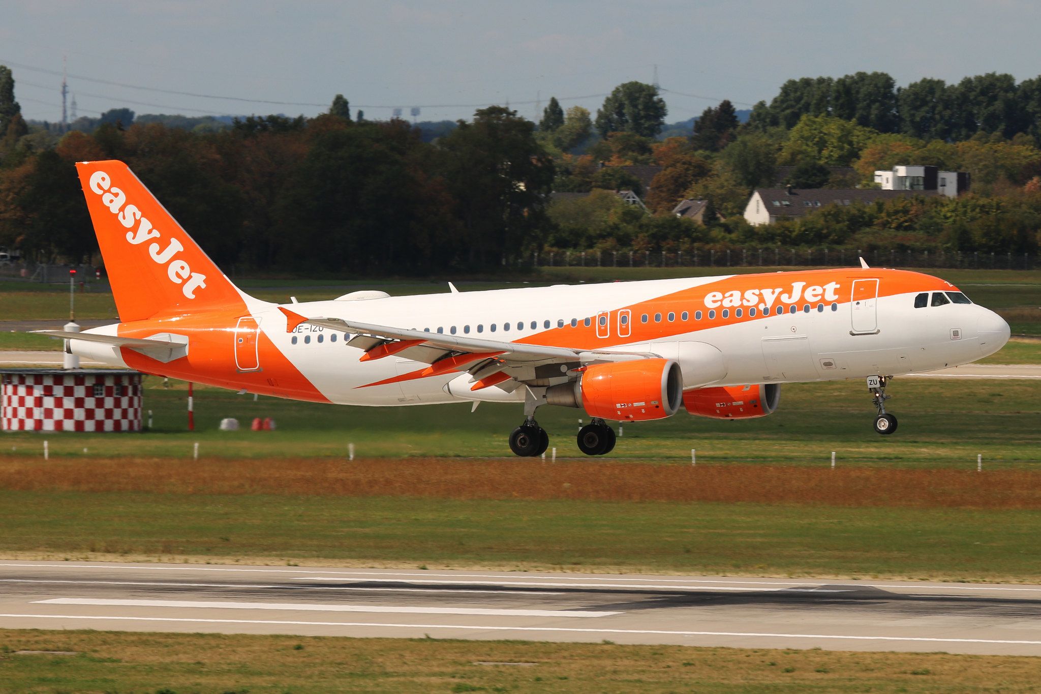 easyJet Airbus A320 about to touch down