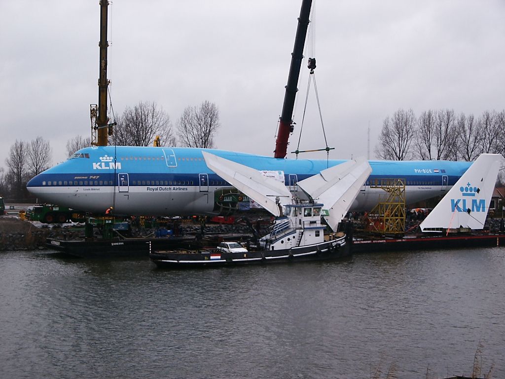 747-KLM-PH-BUK-Christiaan-Visse-via-Wikimedia-Commons-1