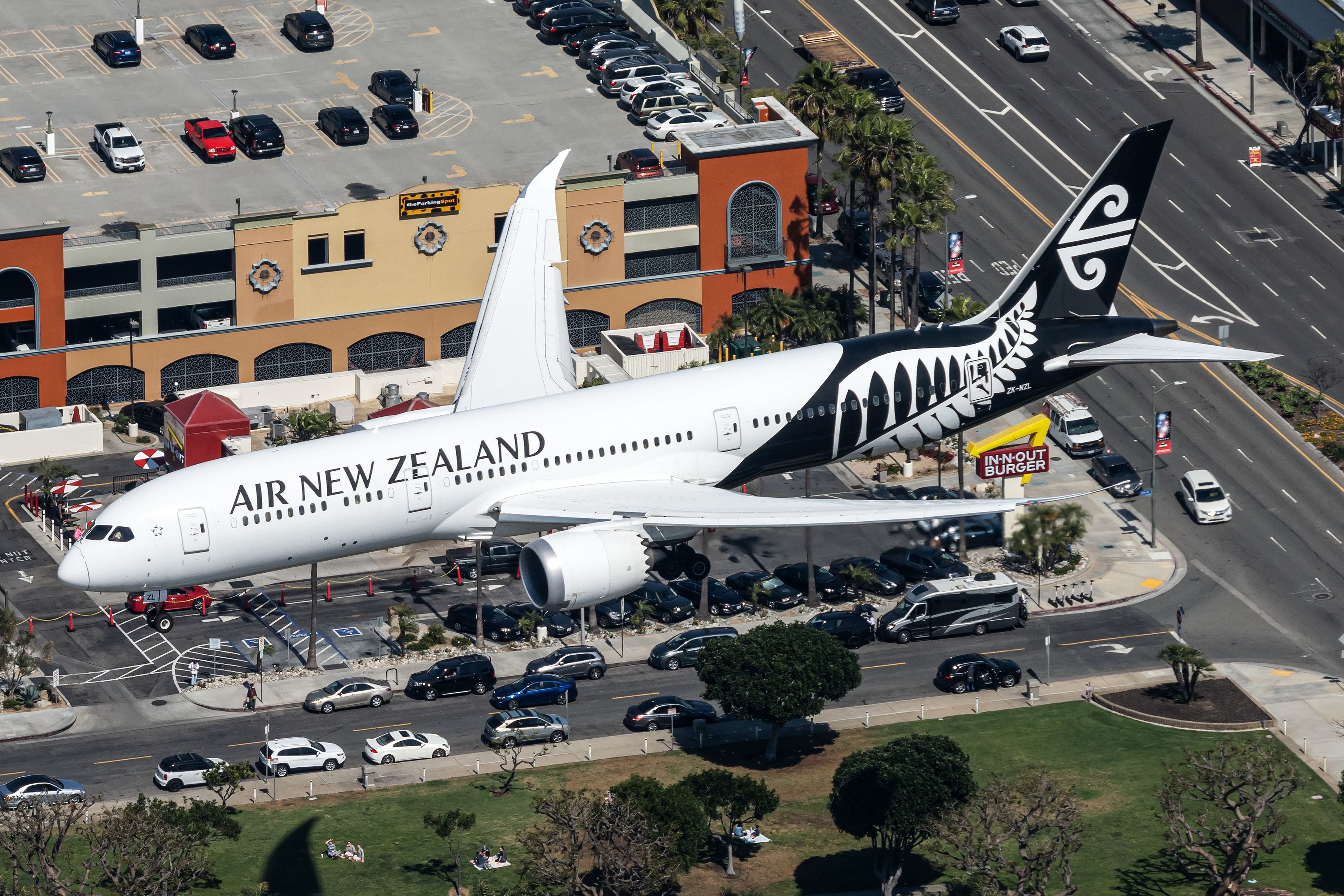 Air New Zealand Boeing 787-9 Landing In Los Angeles