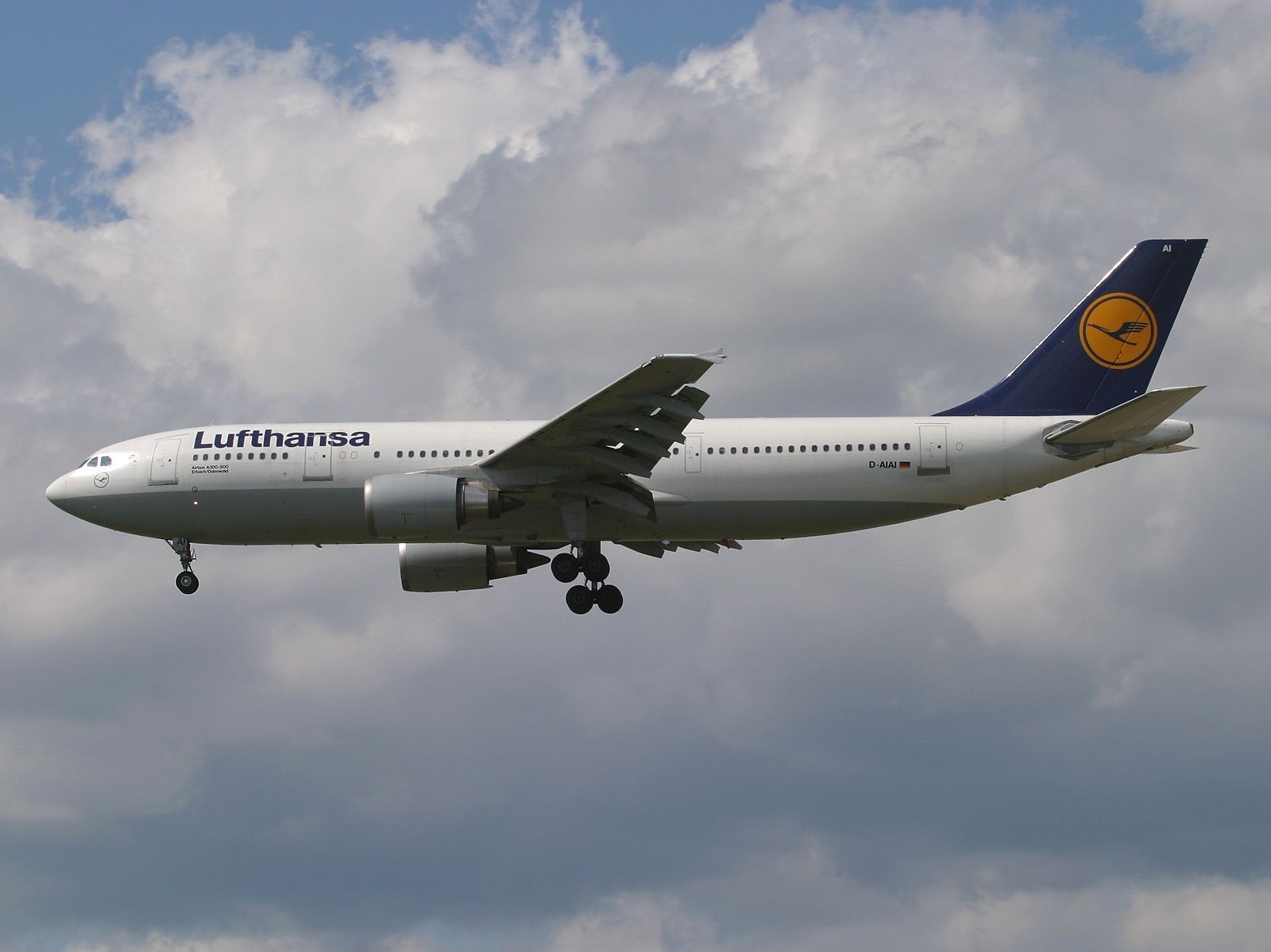 Airbus_A300B4-603 Lufthansa Raimund Stehmann via Wikimedia Commons
