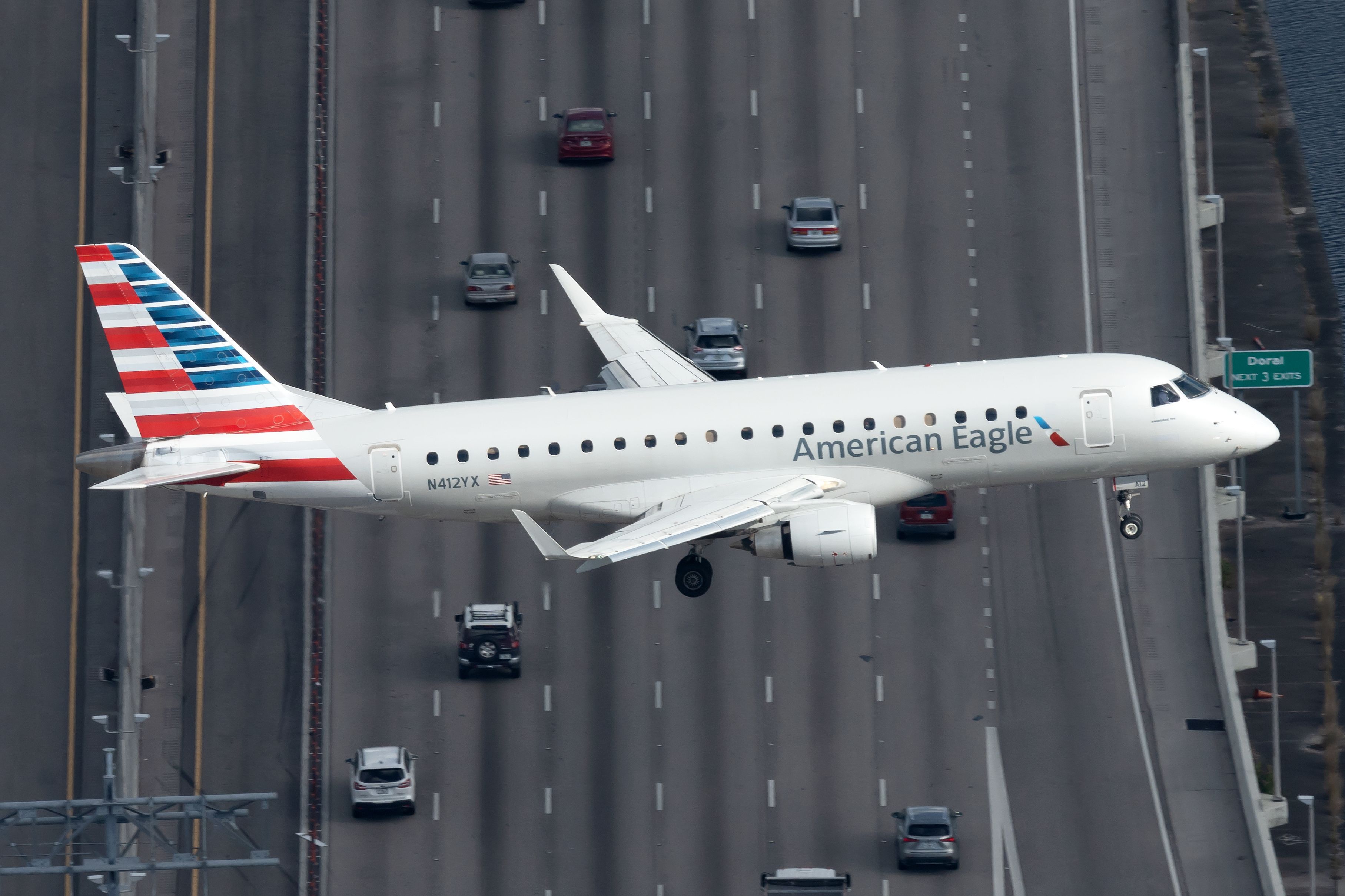 American Eagle Embraer E175