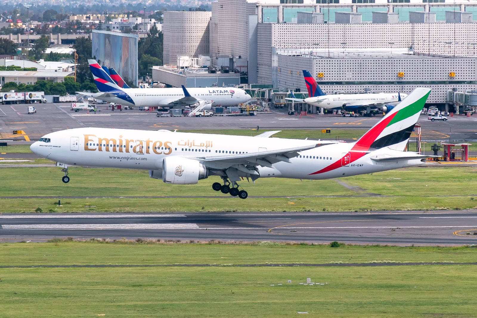 An Emirates aircraft landing in MEX. 