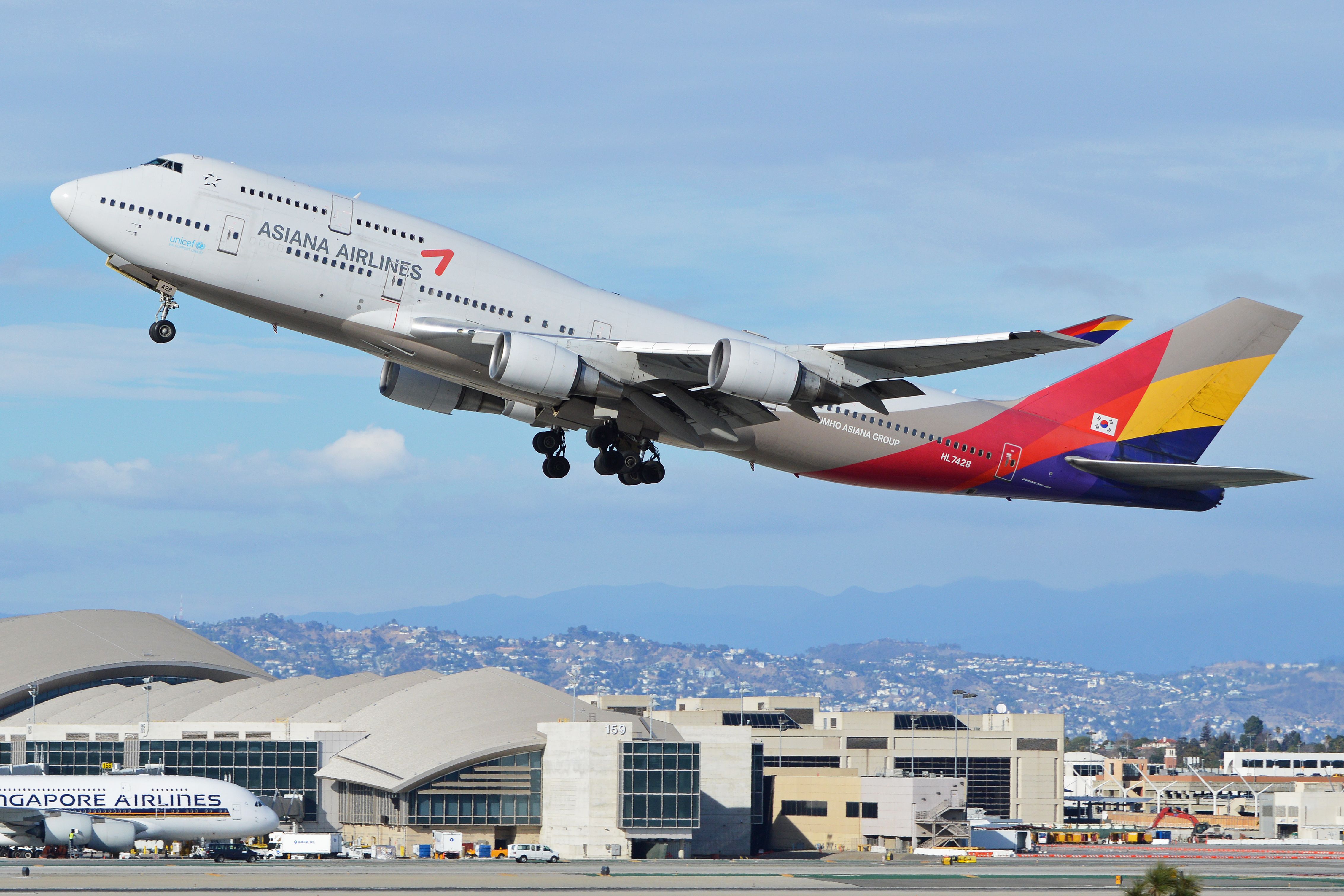 Asiana Airlines Is Bringing Back Its B747400 Diecast Model Aircraft