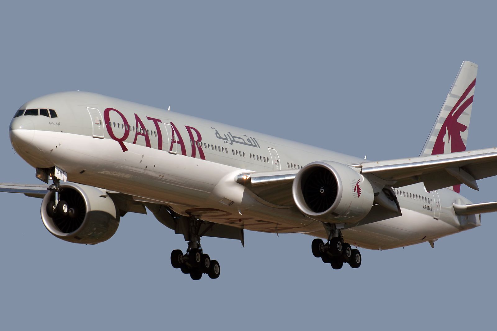 Qatar Airways B777-300ER landing