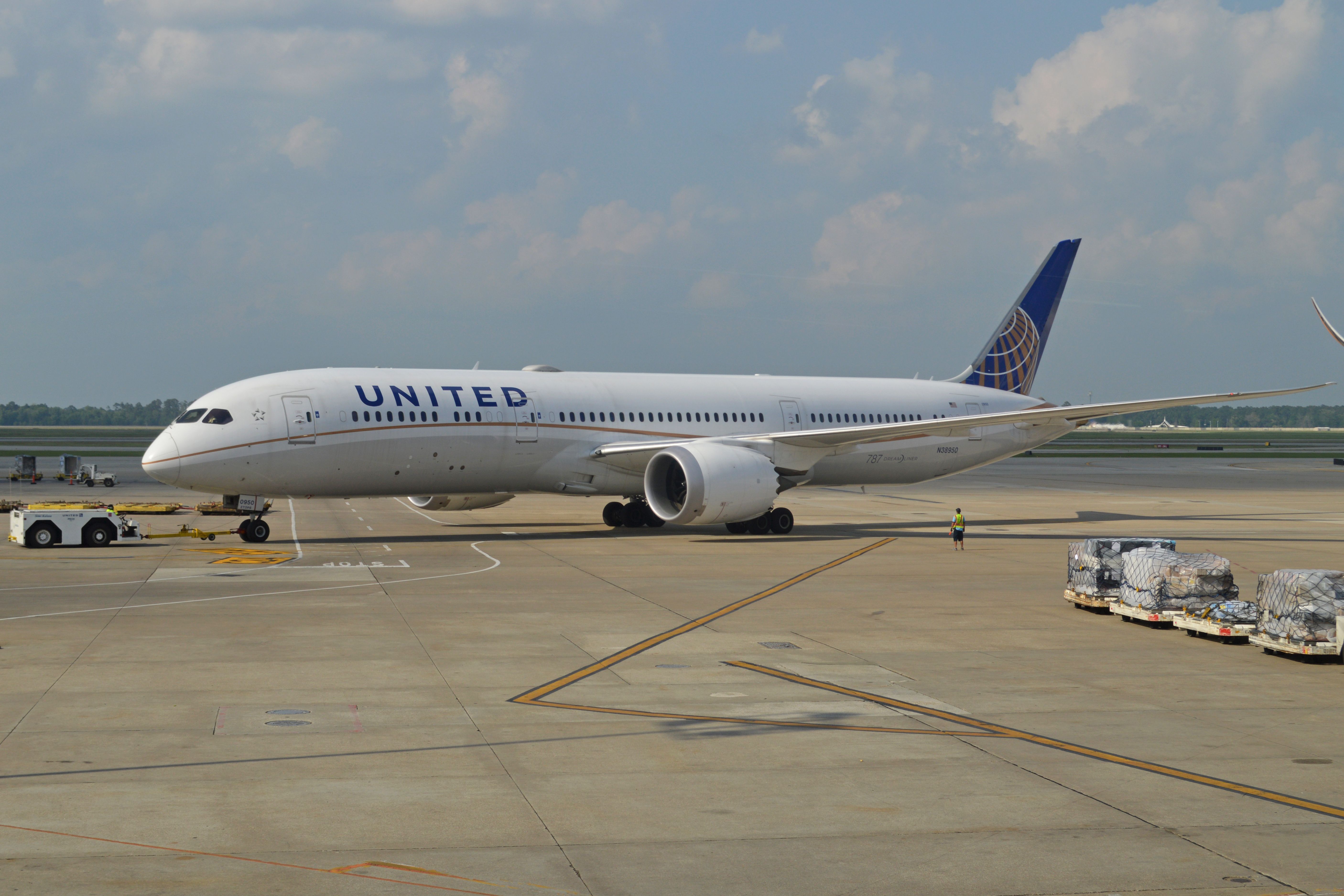 united-airlines-resumes-non-stop-boeing-787-flights-between-sydney