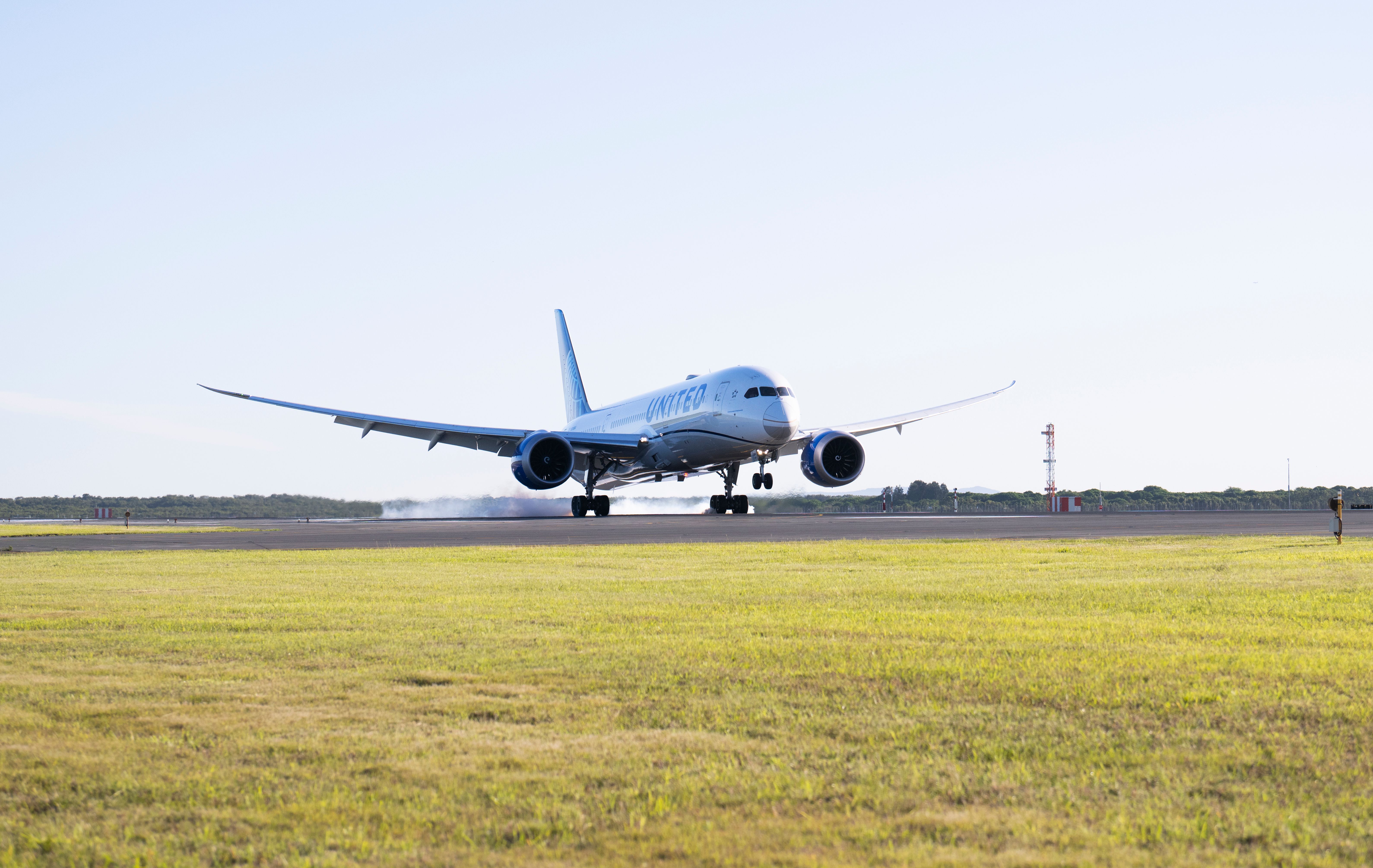 Brisbane Airport United Airlines UA96 nonstop from San Francisco 