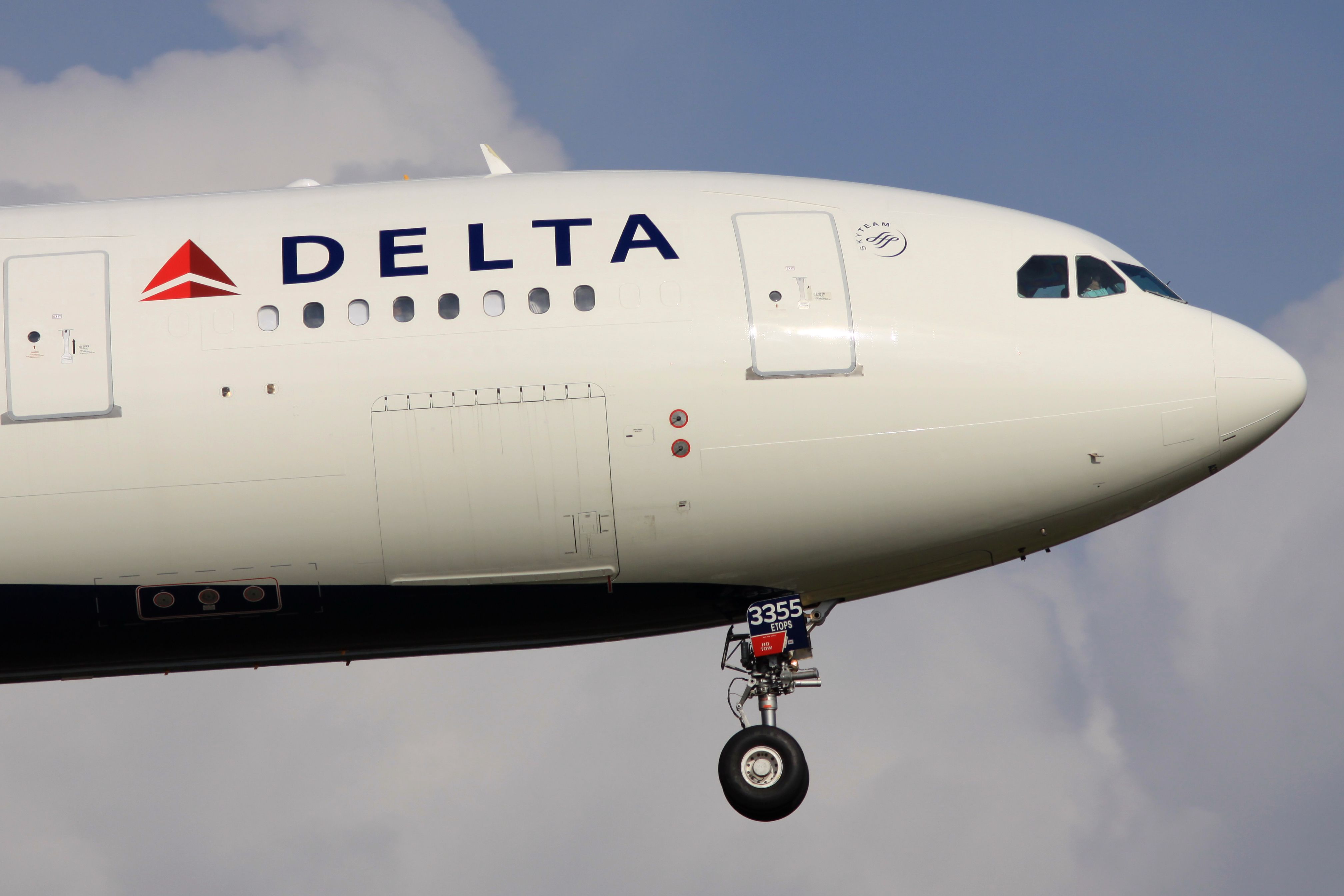 Delta_A330-200(N855NW)_(4359593470)