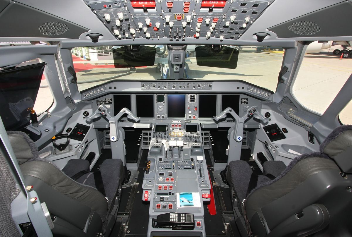 Embraer Linagew 1000 cockpit