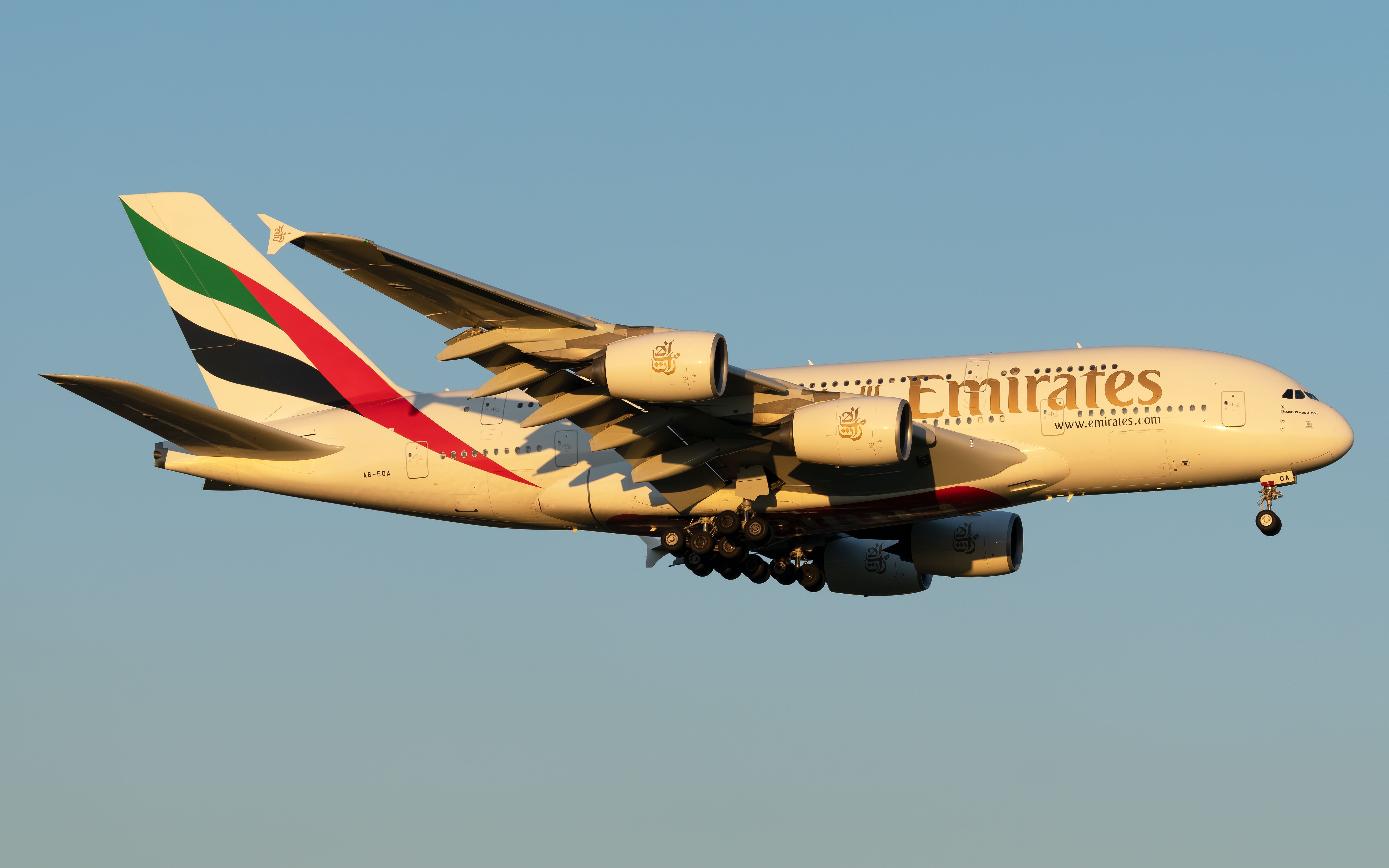 Emirates Airbus A380-800 A6-EOA (4)