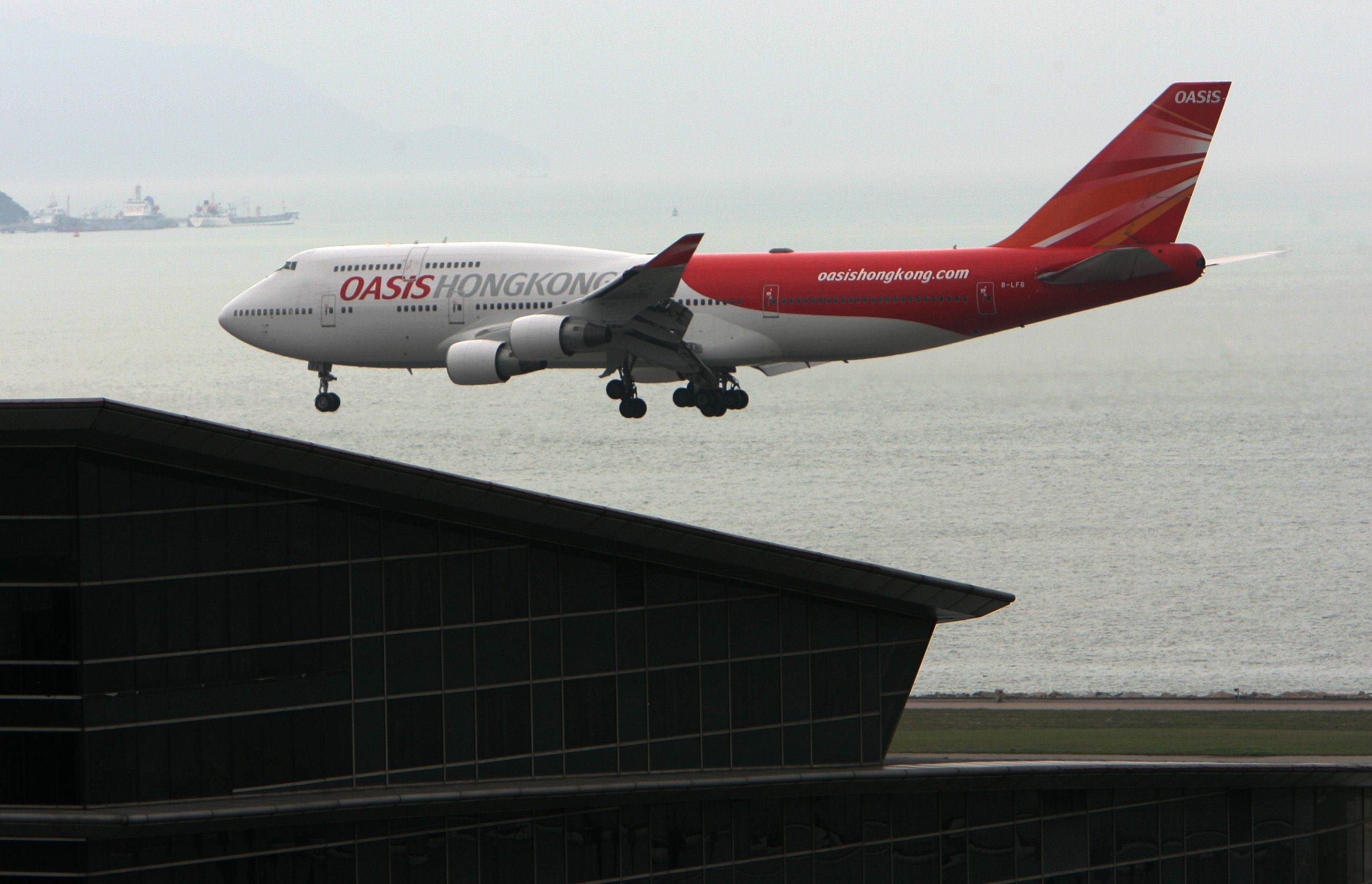 Oasis Hong Kong Airlines Boeing 747