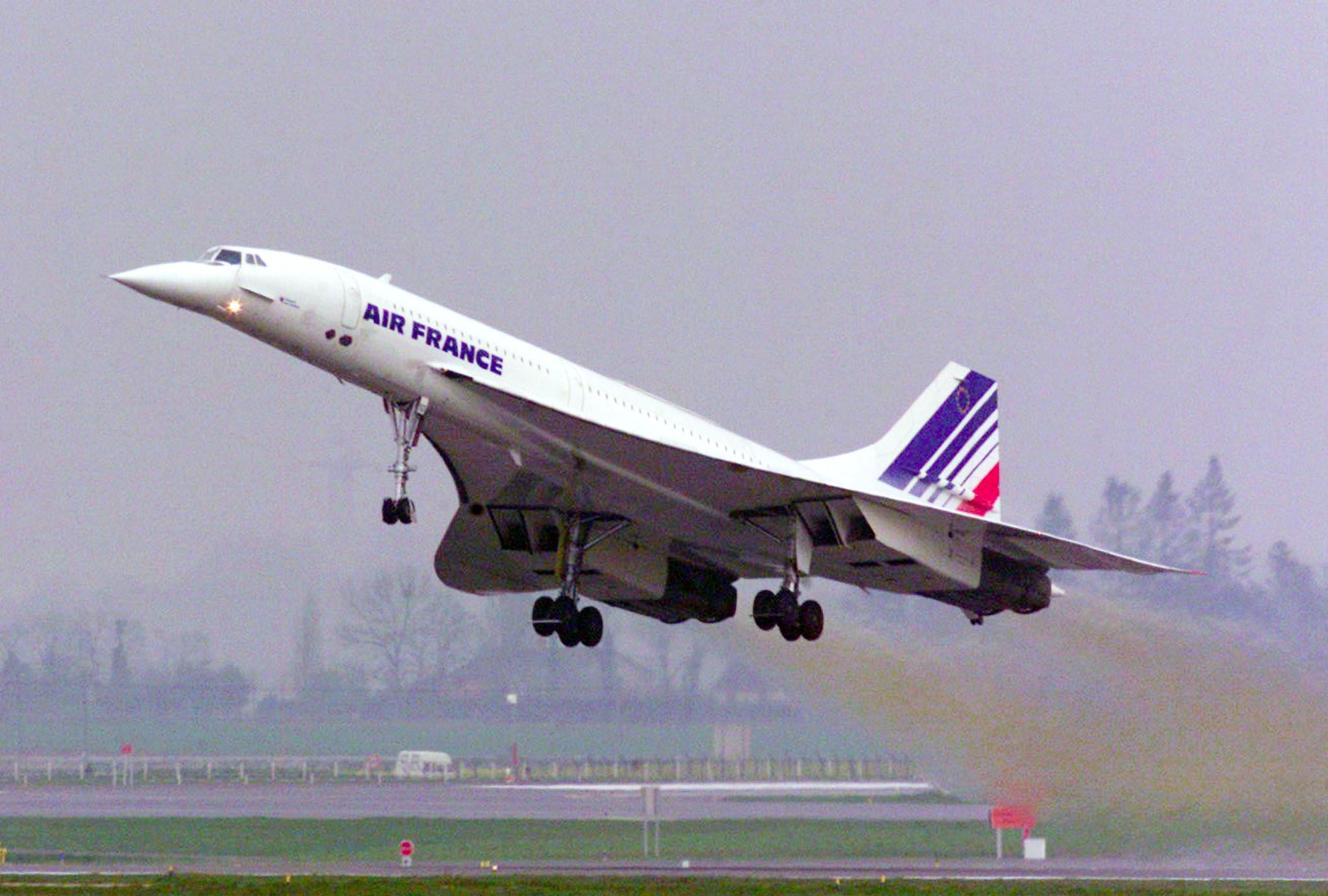 Concorde air france taking off