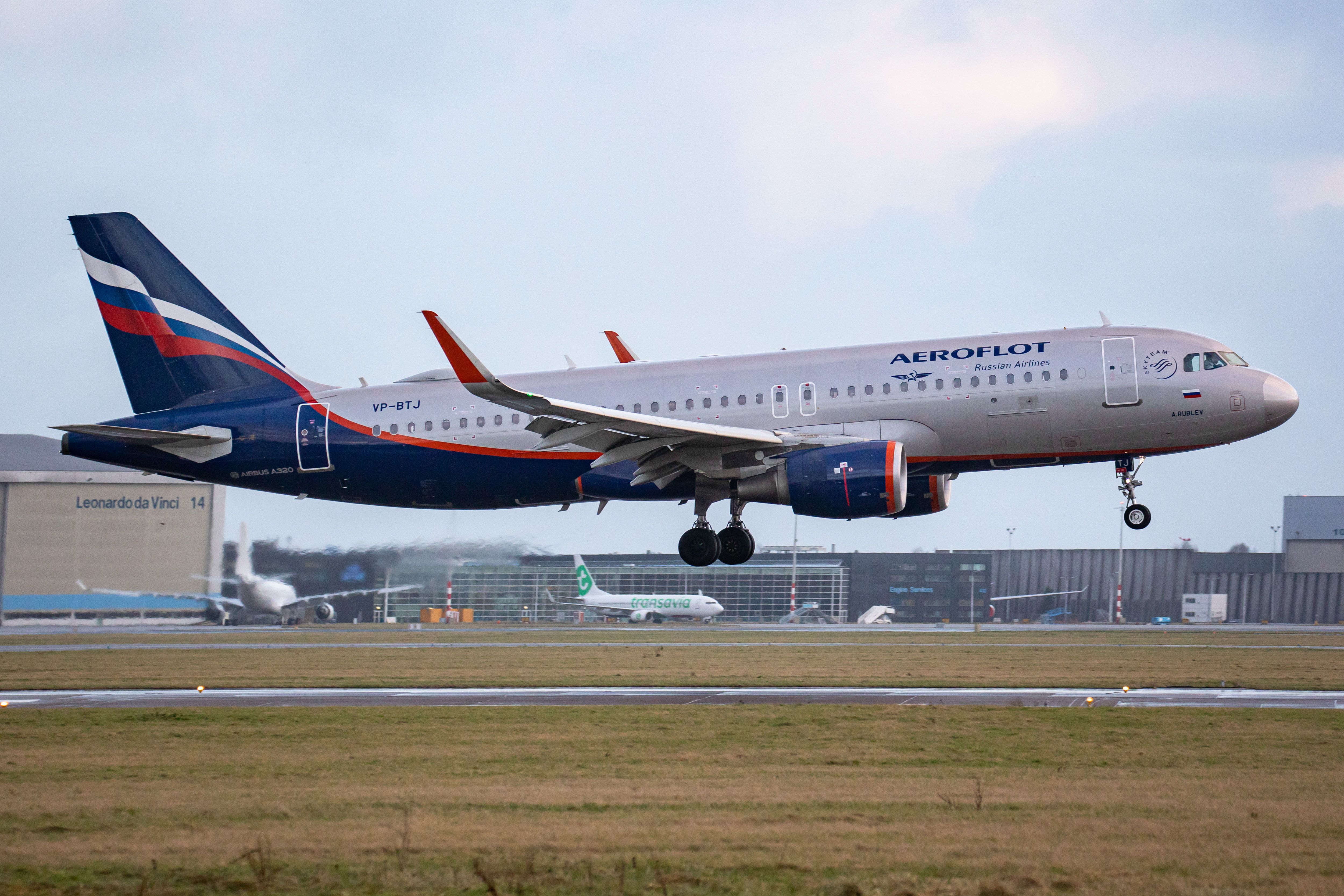 Aeroflot A320 landing in Italy
