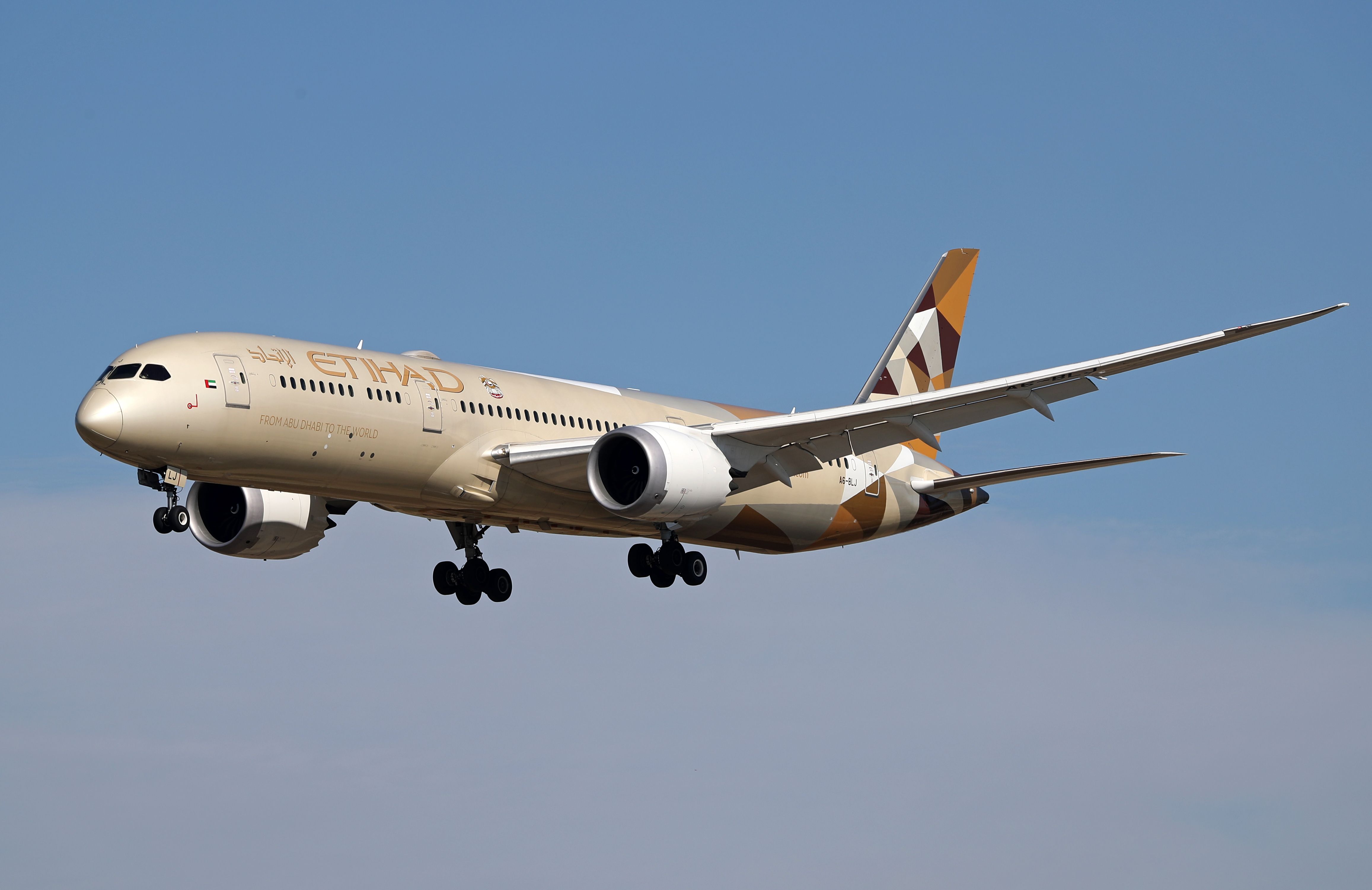 Etihad Boeing 787-9 Dreamliner coming in for landing