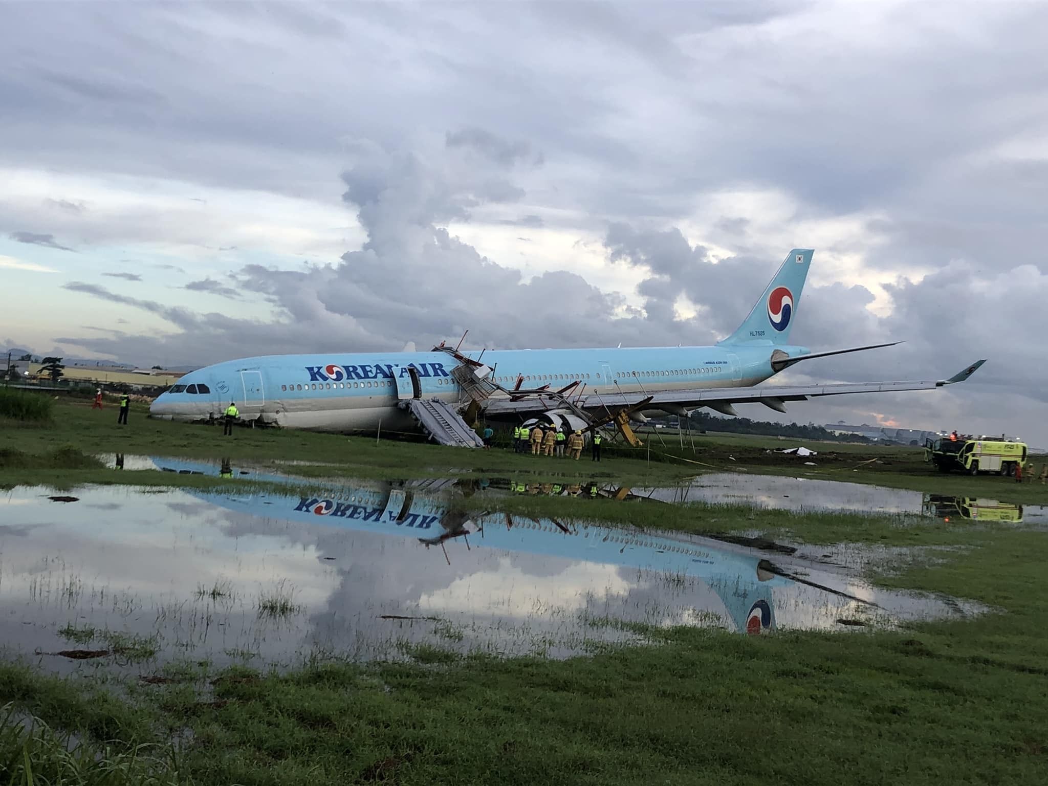 Korean Air A330 on the ground after crash in Cebu