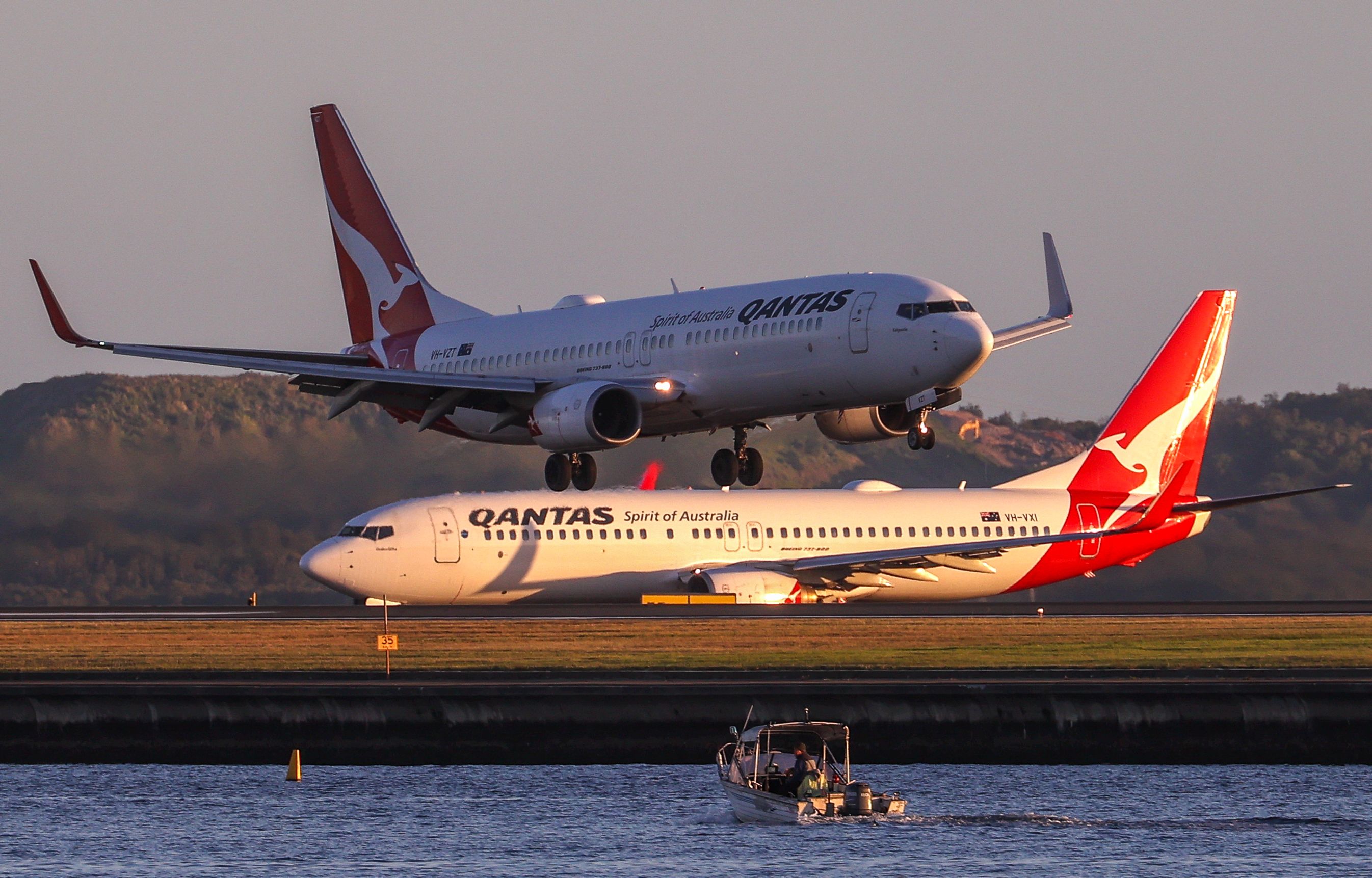 Two Qantas Boeing 737-800s