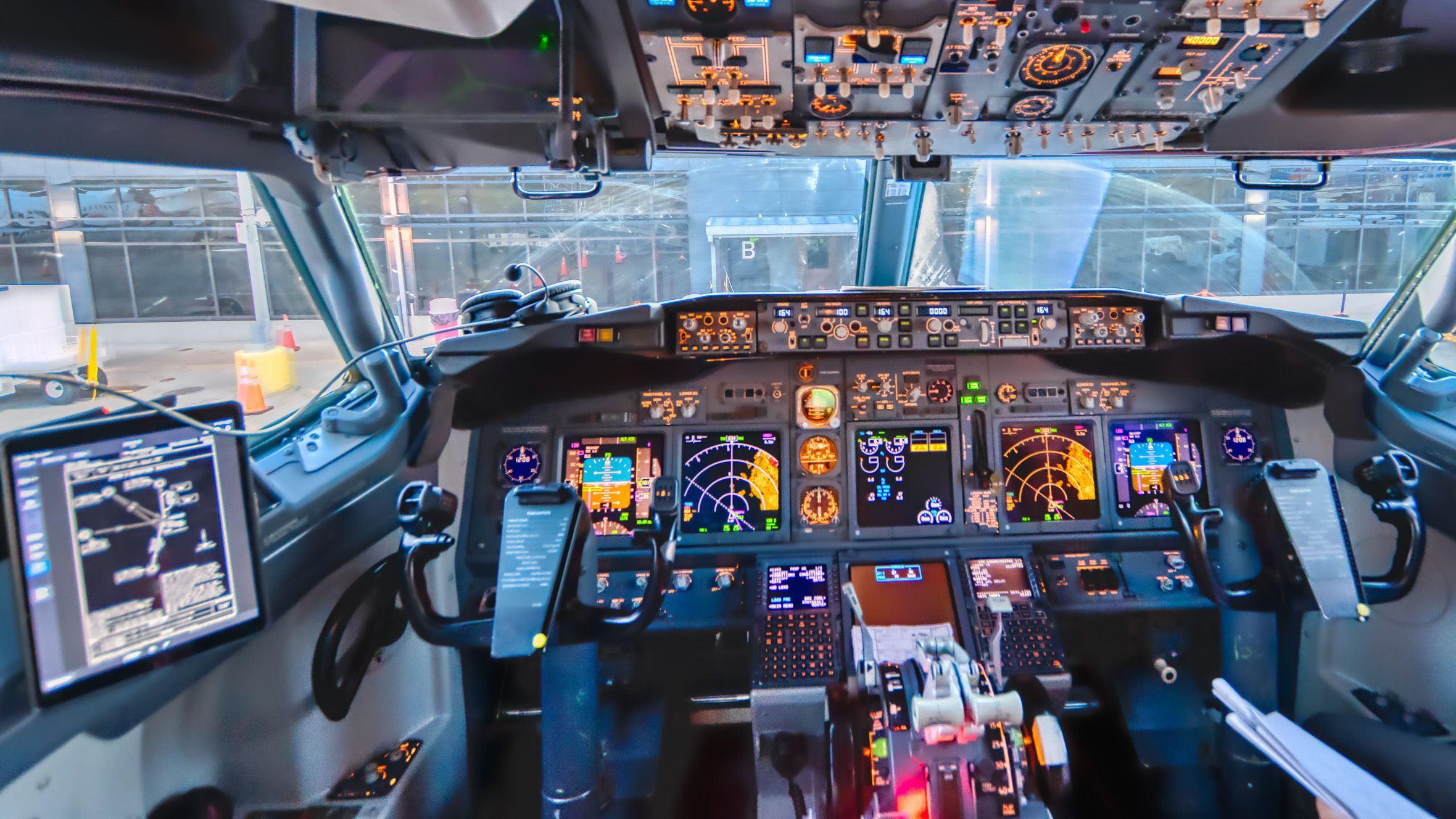 737-700 Cockpit in 16-9 Widescreen v2