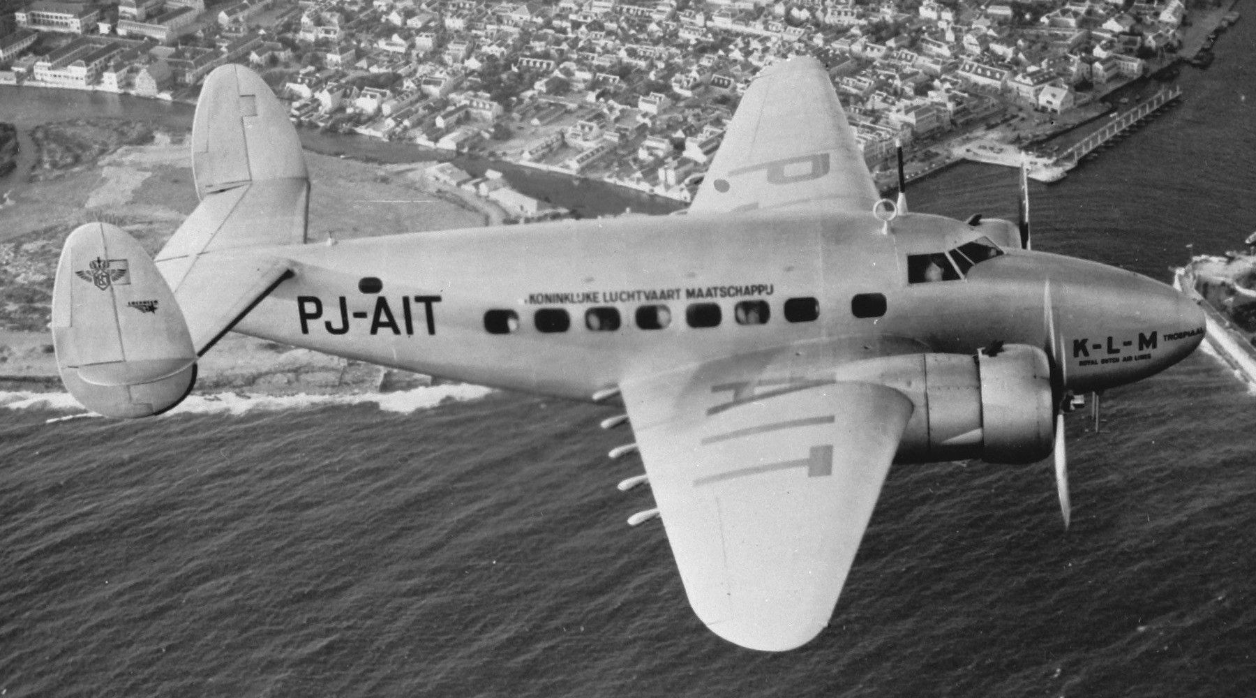 Lockheed_14_KLM_PJ-AIT_(tight_crop,_grayscale,_contrast_stretch)