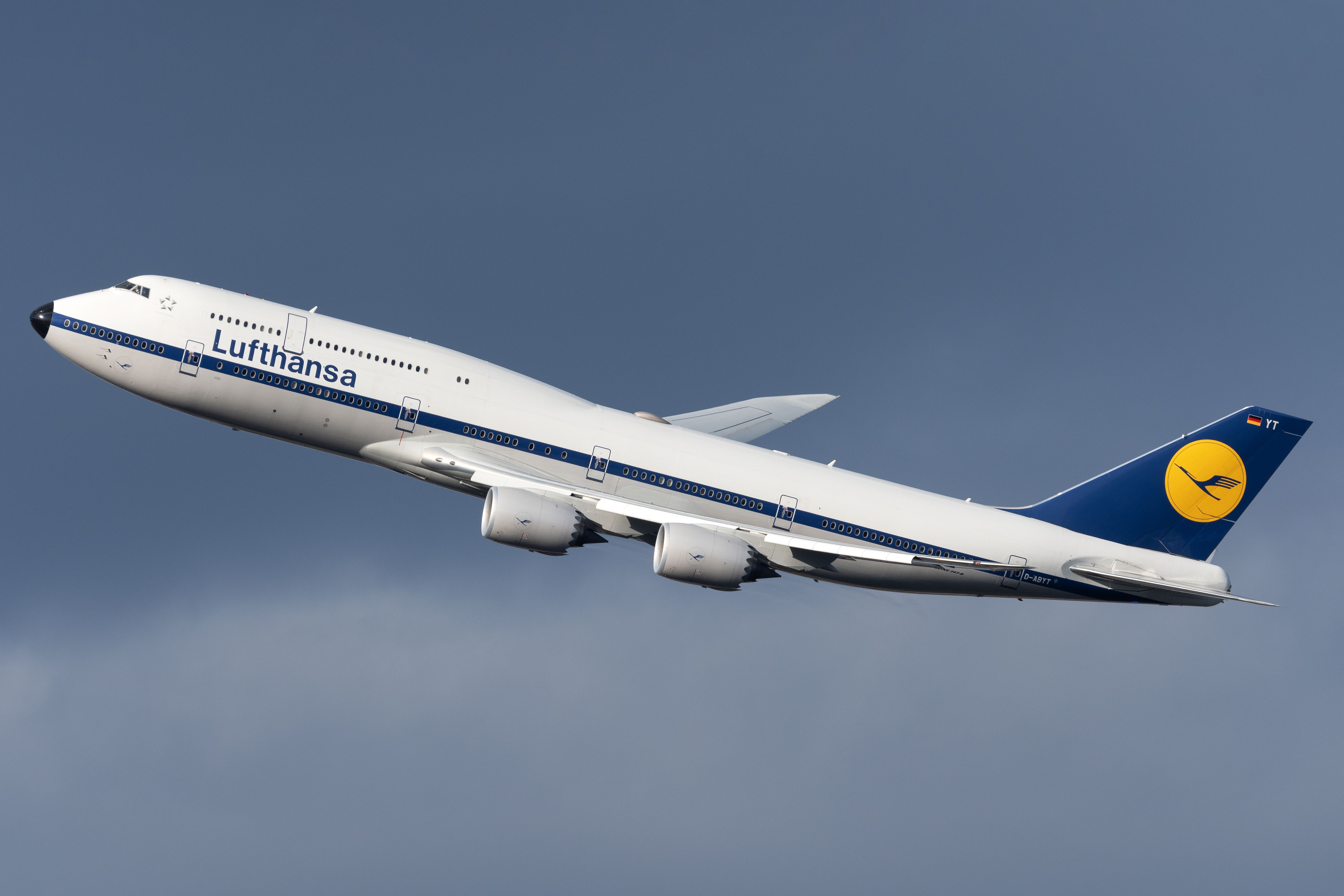 A Lufthansa Boeing 747-830 in Retro Livery flying in the sky.