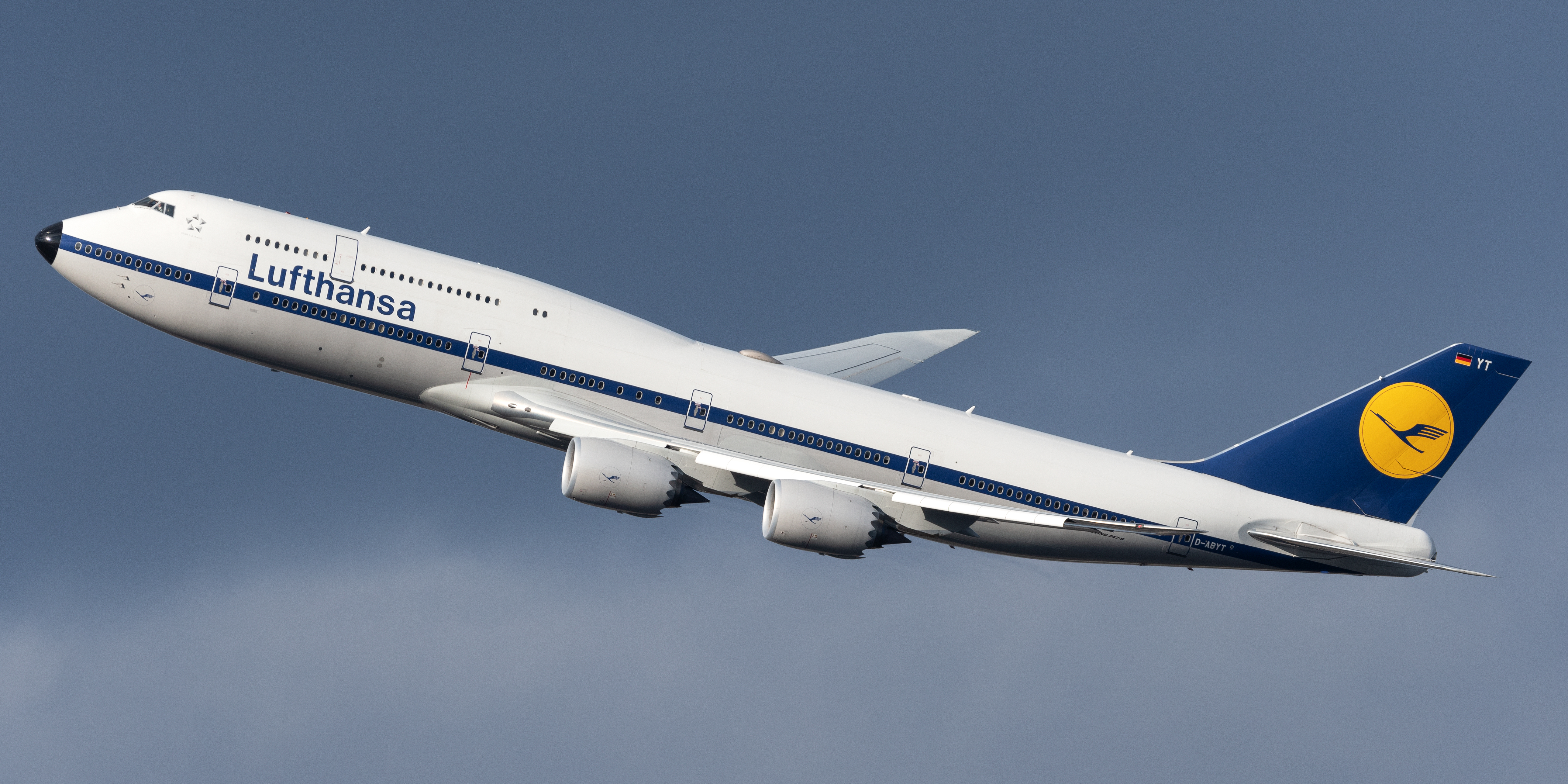 A Lufthansa Boeing 747-830 in Retro Livery flying in the sky.