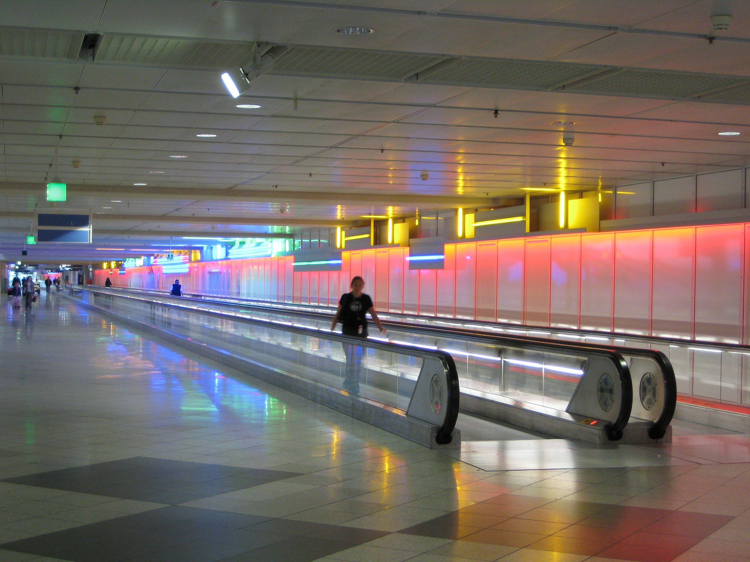 Munich_Airport walkway Aconcagua via Wikimedia Commons