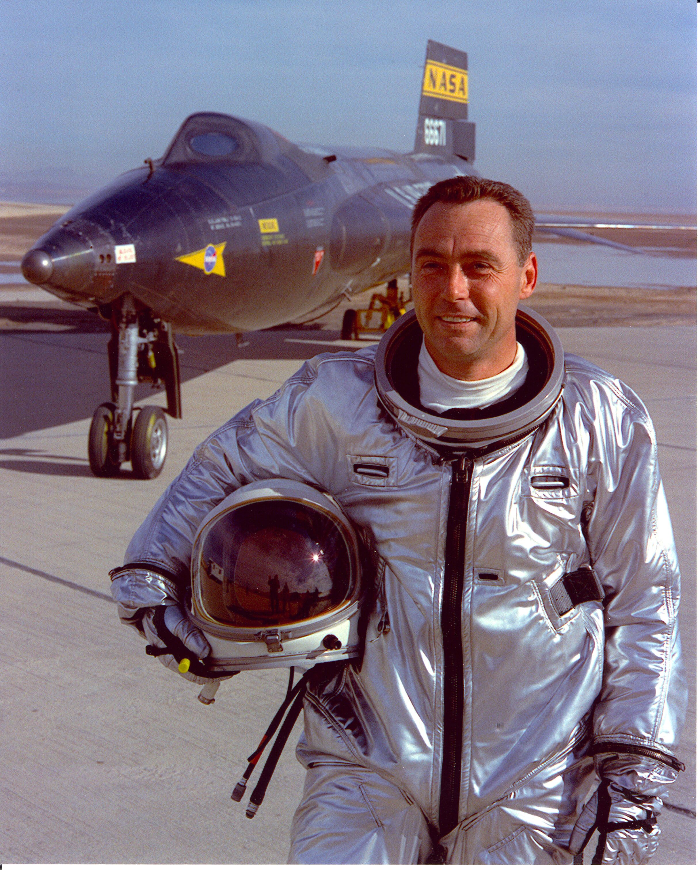 Pete Knight in front of aircraft