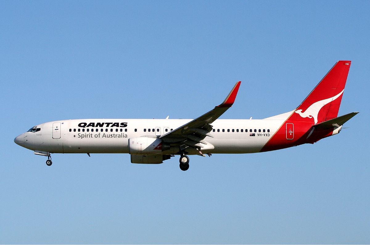 Qantas_Boeing_737-800_Finney-1