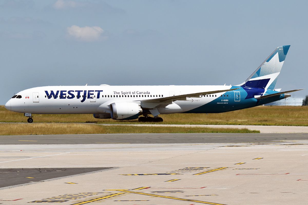 WestJet_C-GUDO_Boeing_787-9_Dreamliner