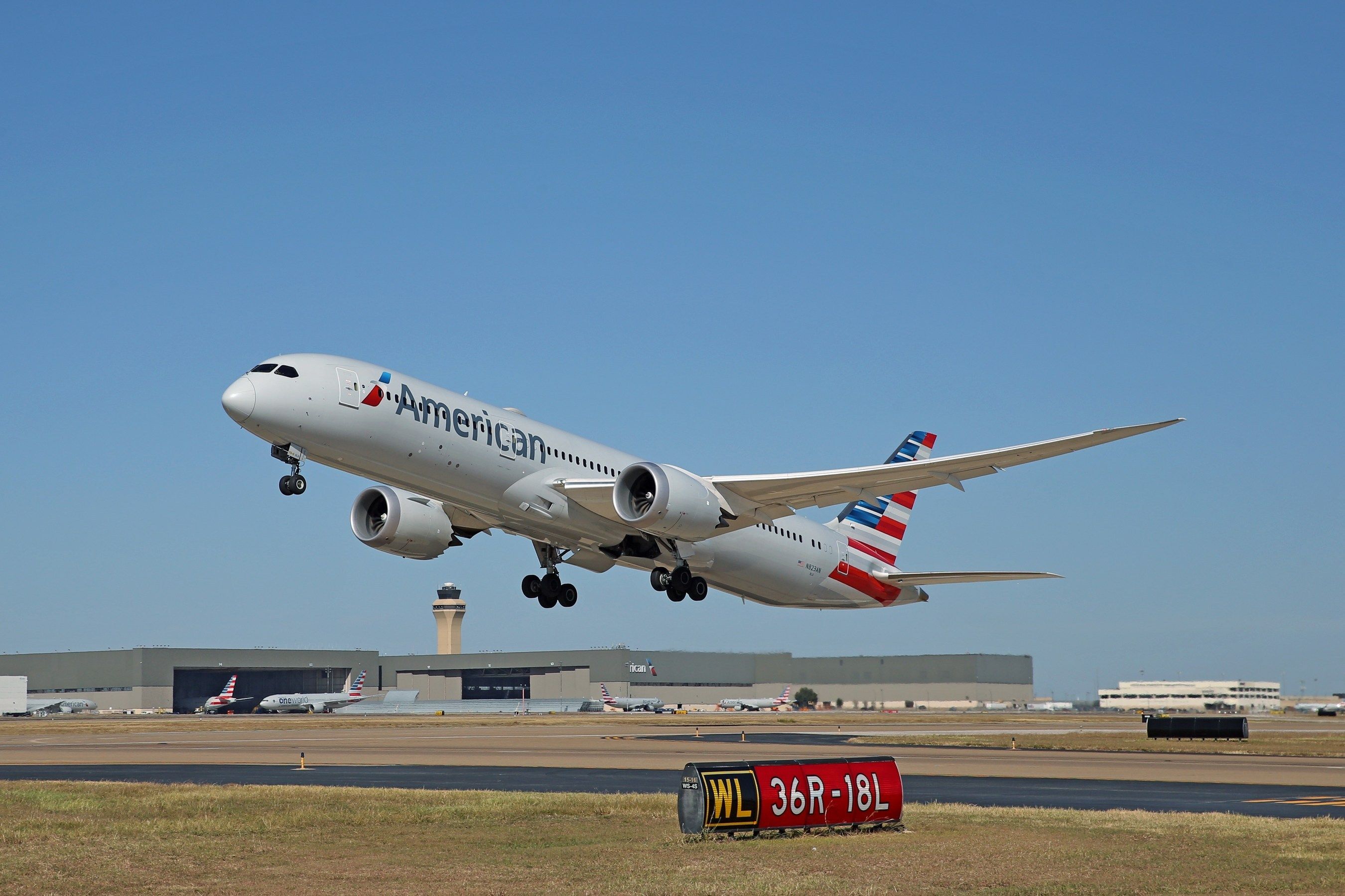 auckland-121621 - American Airlines Boeing 787-9 Lifting Off From DFW