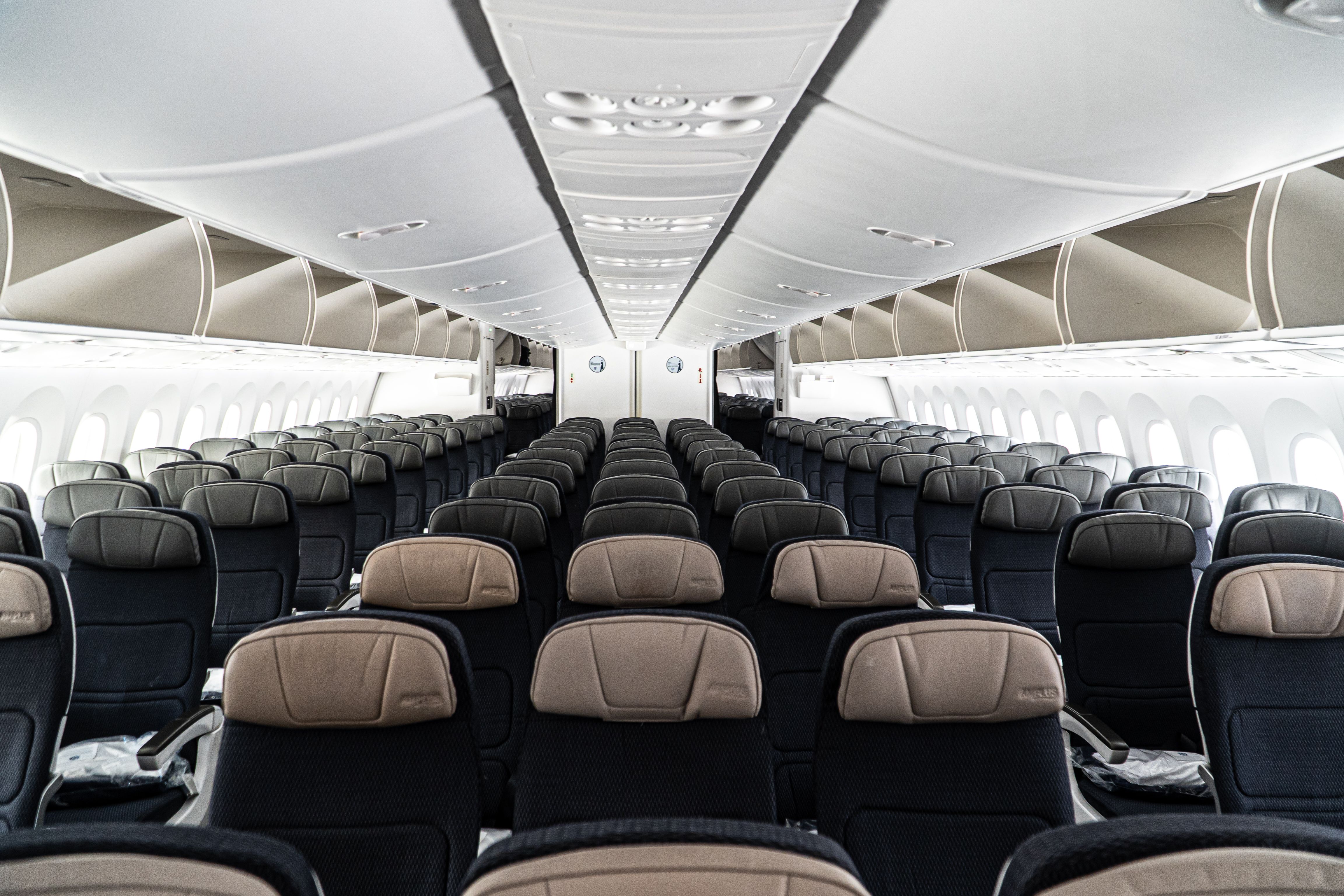 Aeromexico's Boeing 787-9 AM Plus and Economy Seats.