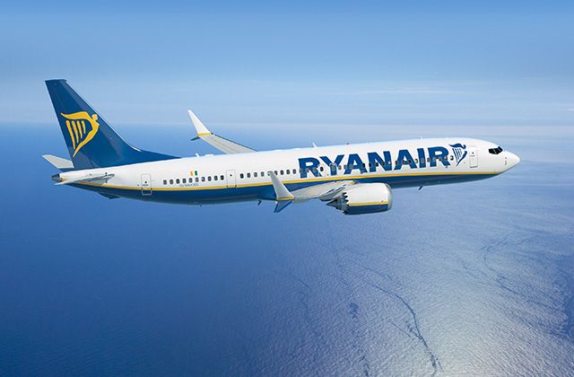 Ryanair B737-8-200 in-flight