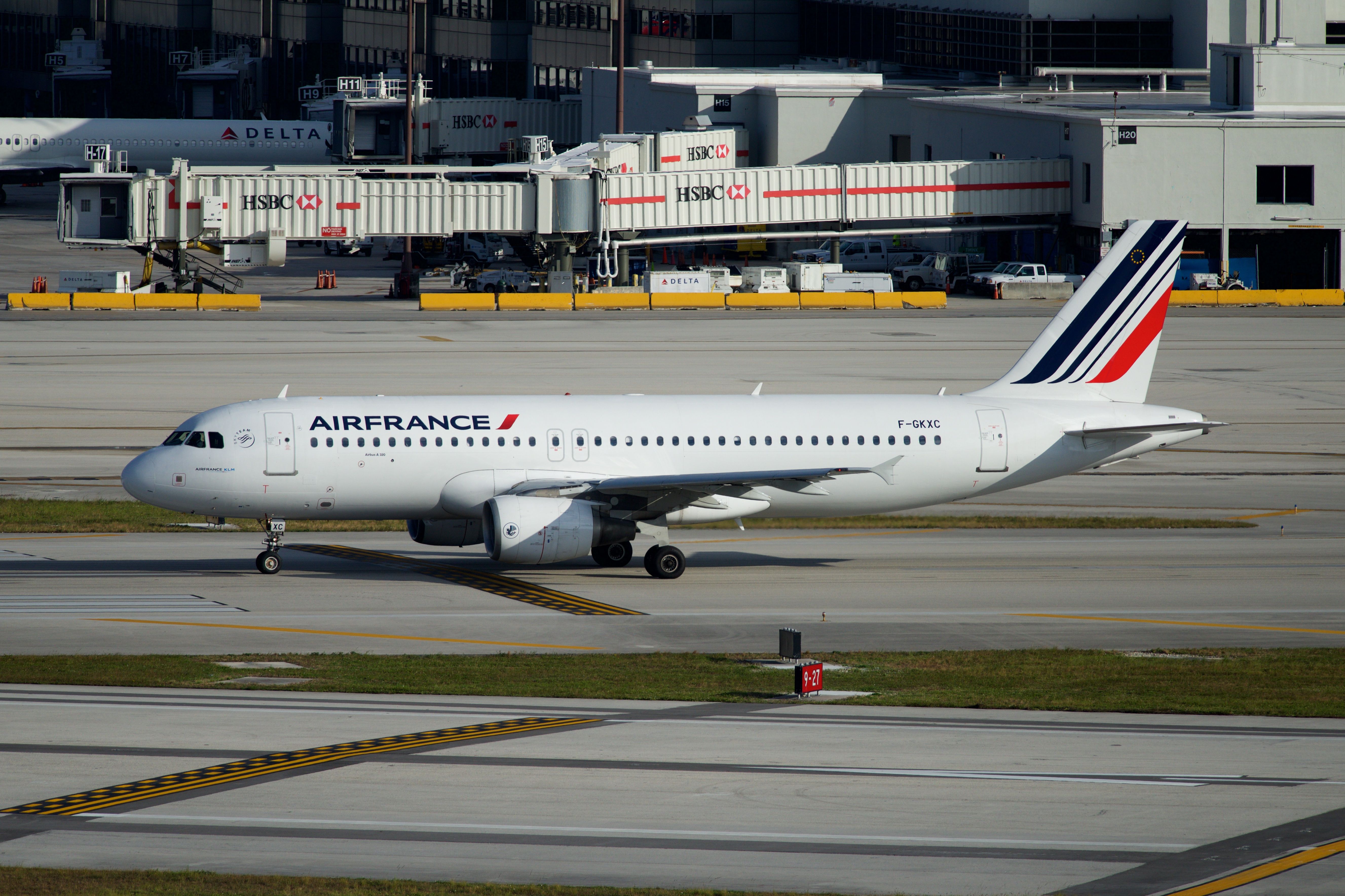 Air France A320 taxiing