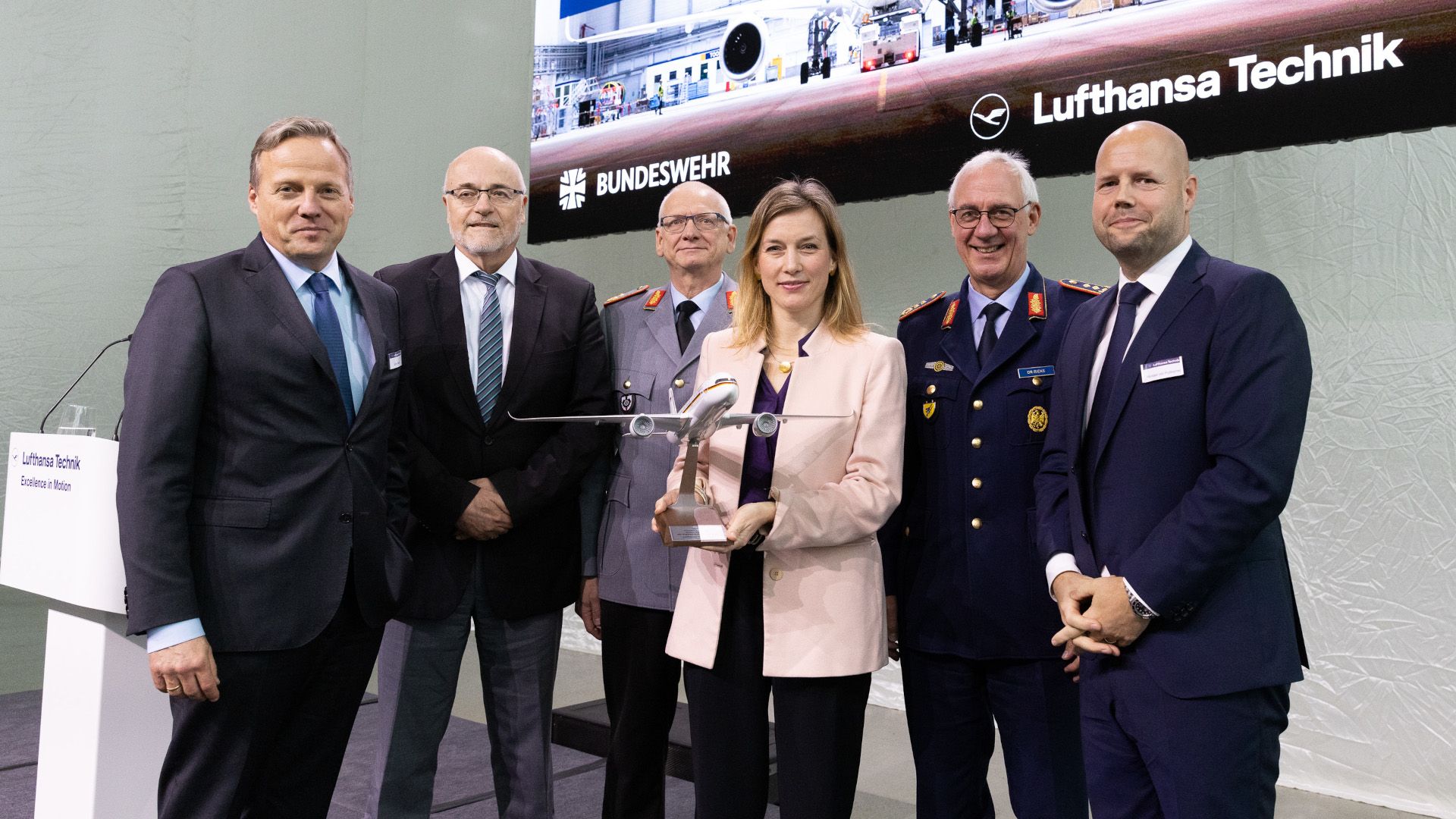 Lufthansa technik hands over the first A350 fully fitted out